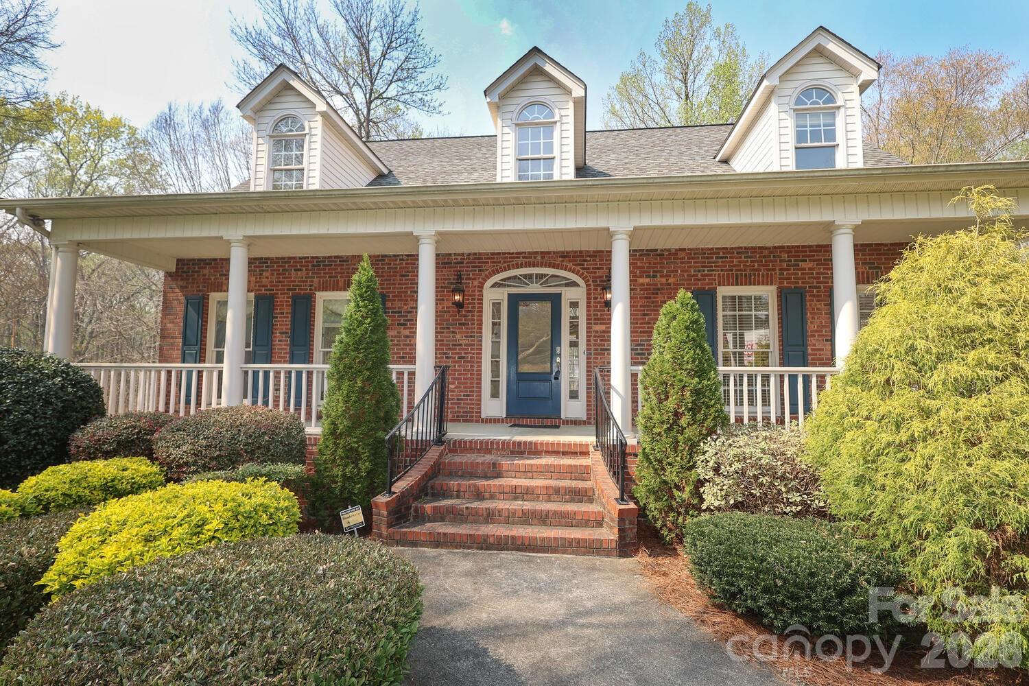 1406 Woodhurst Drive Property Photo 4