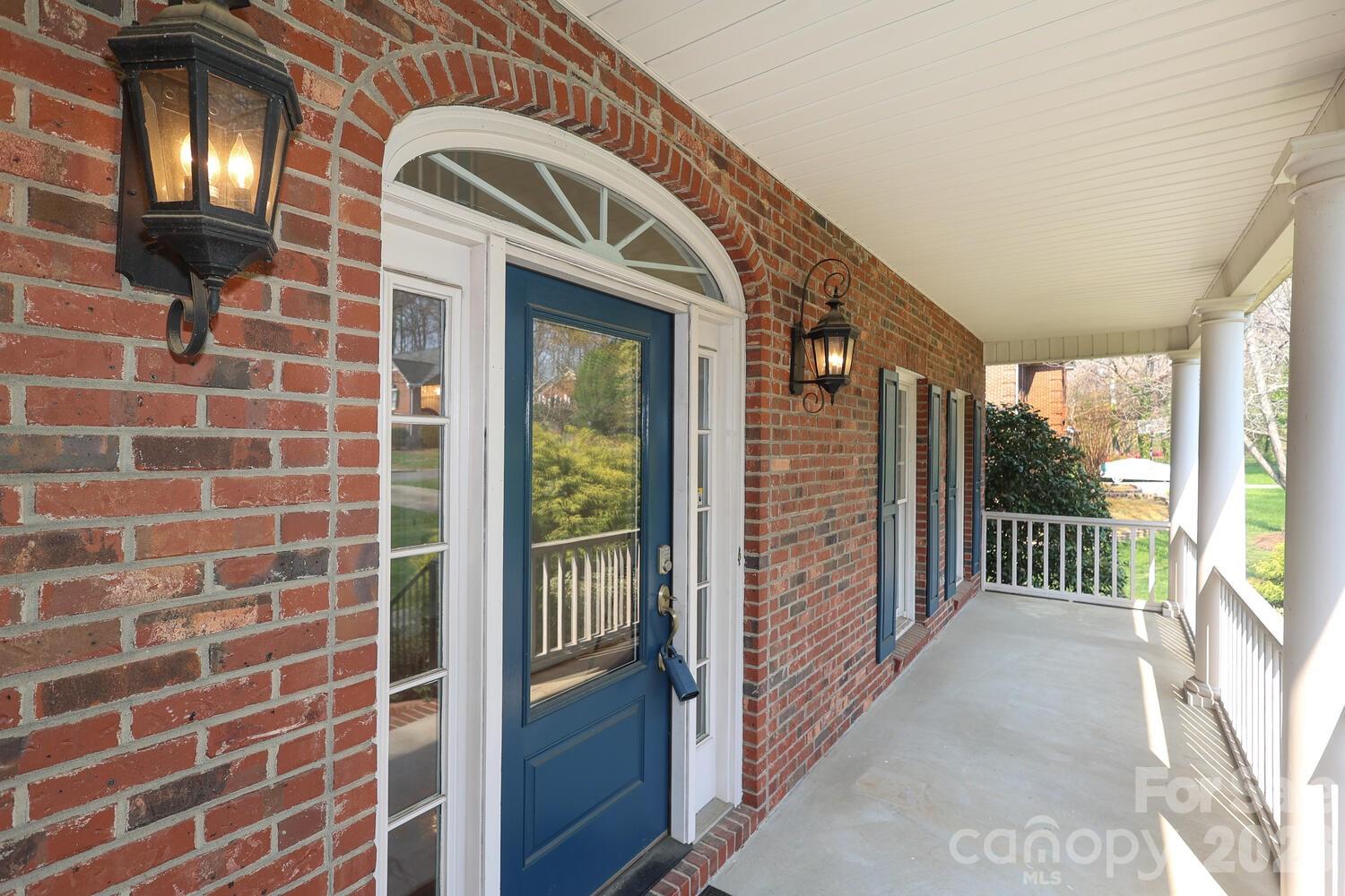 1406 Woodhurst Drive Property Photo 5