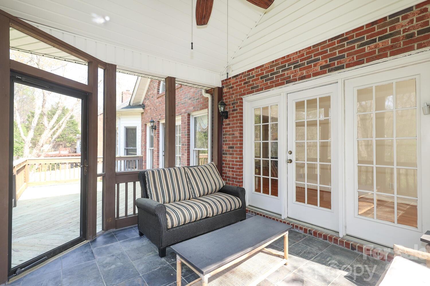 1406 Woodhurst Drive Property Photo 17