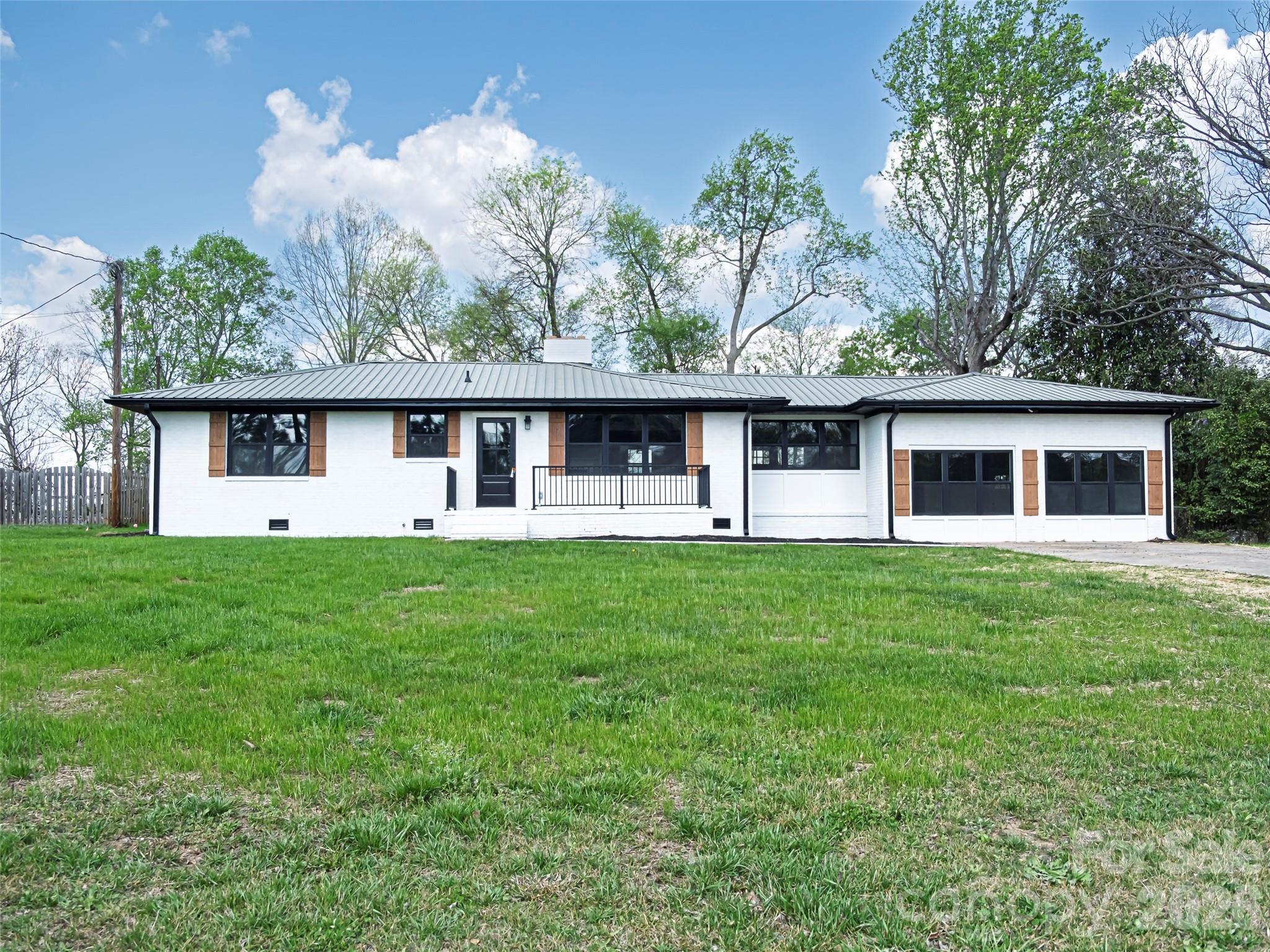 1325 Armstrong Road Property Photo 1