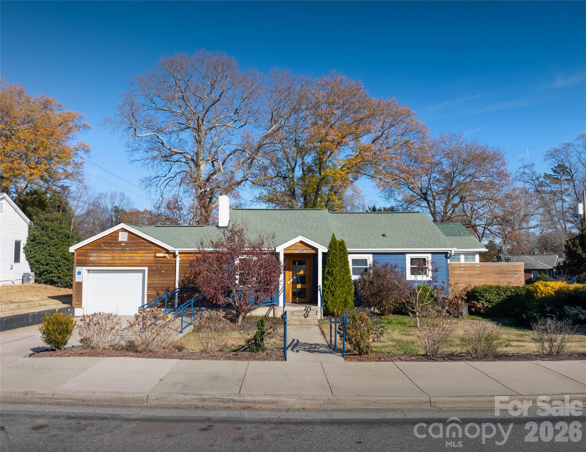102 Davis Street Property Photo 1