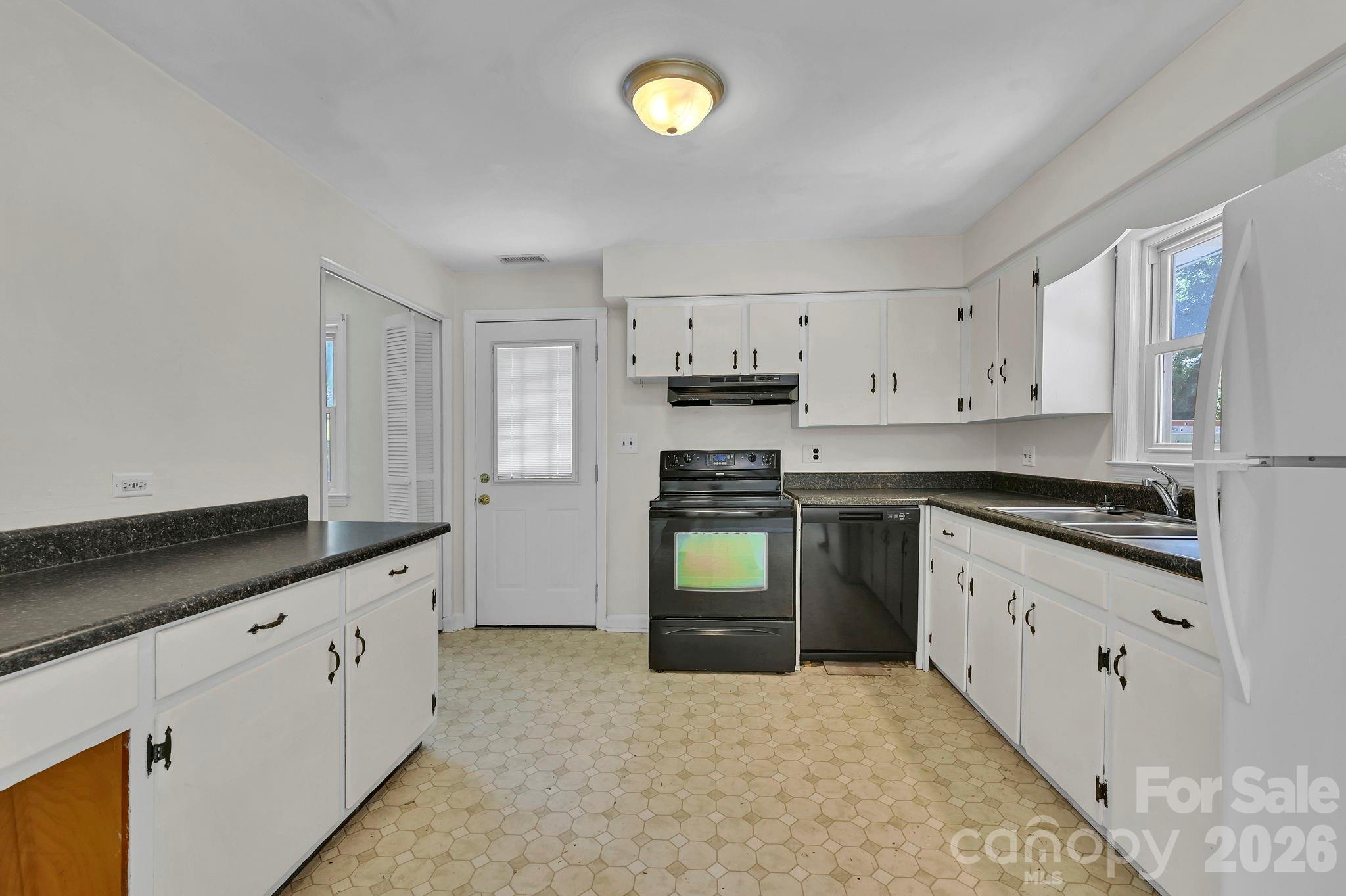 297 White Pine Drive Property Photo 5