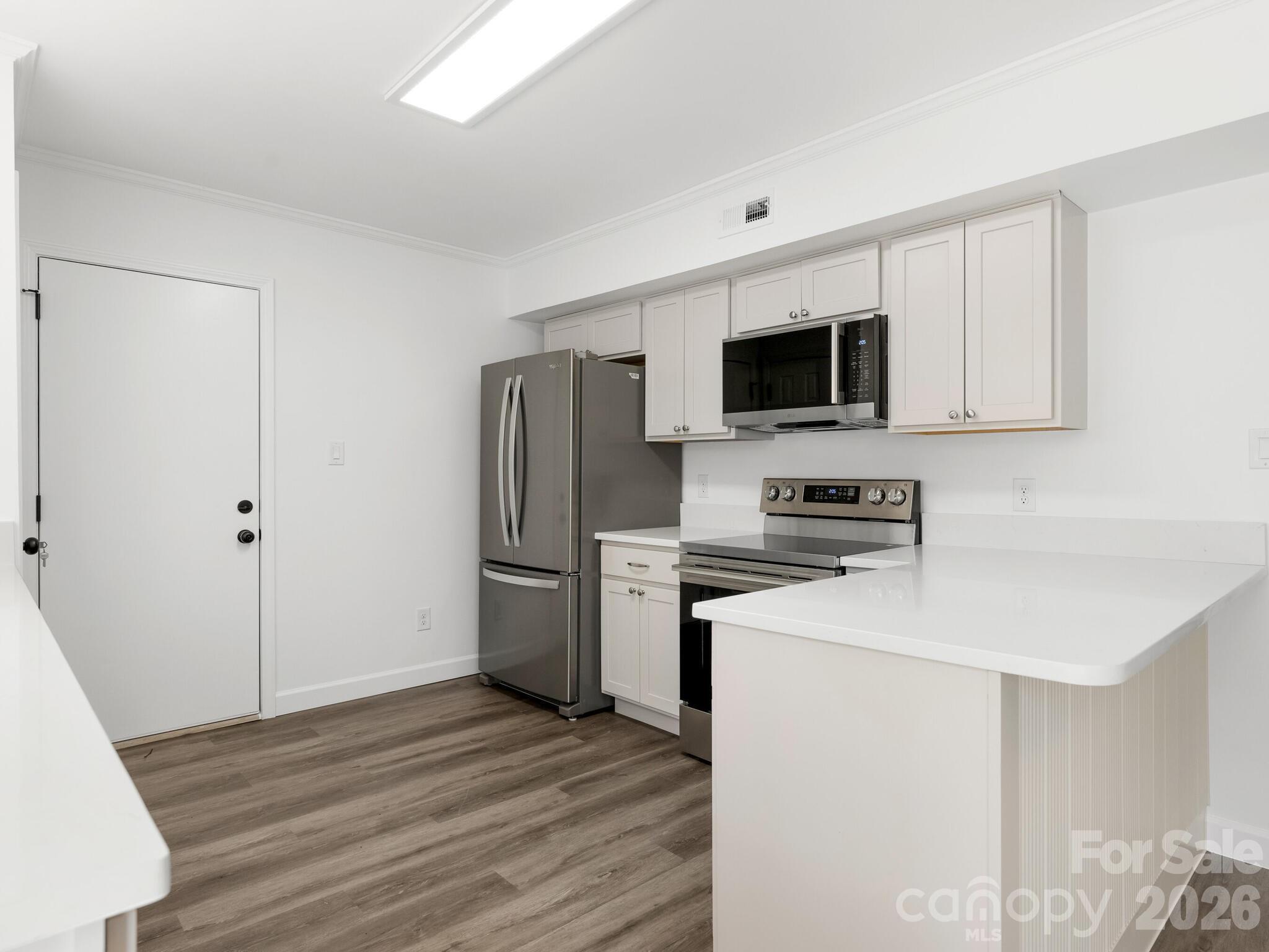 6223 Whitewater Drive Property Photo 12