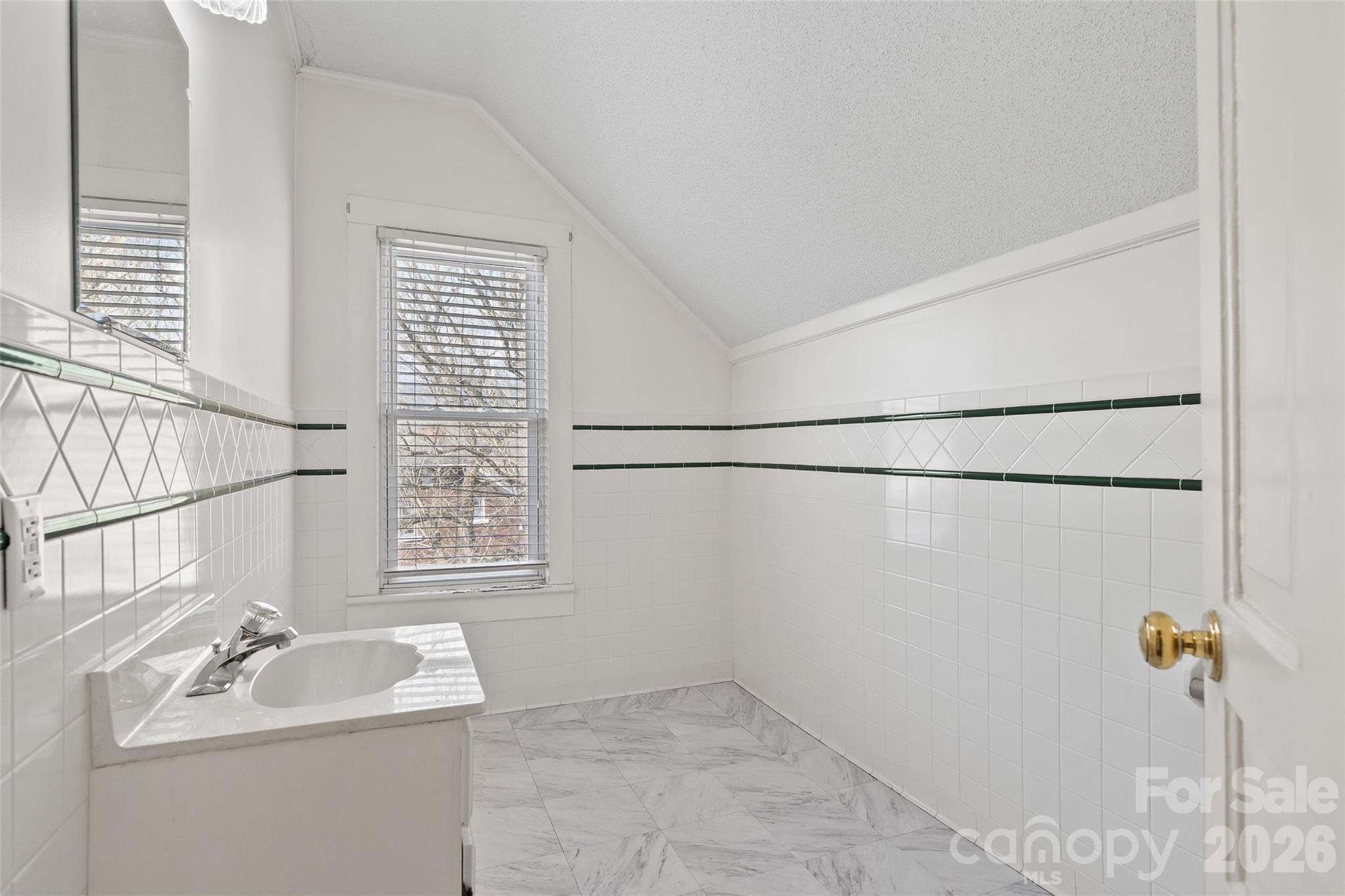 89 Walnut Street Property Photo 19