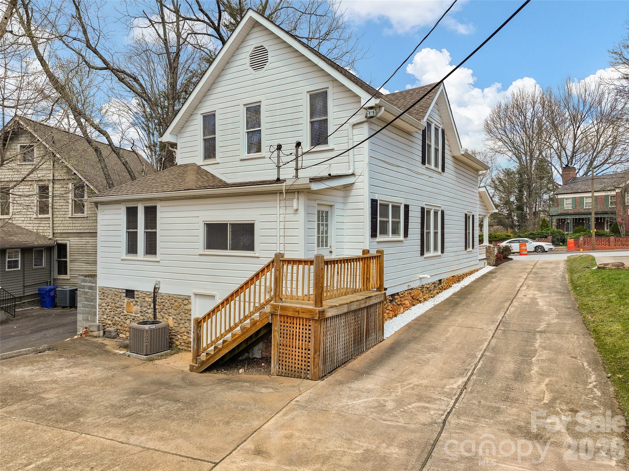 89 Walnut Street Property Photo 22