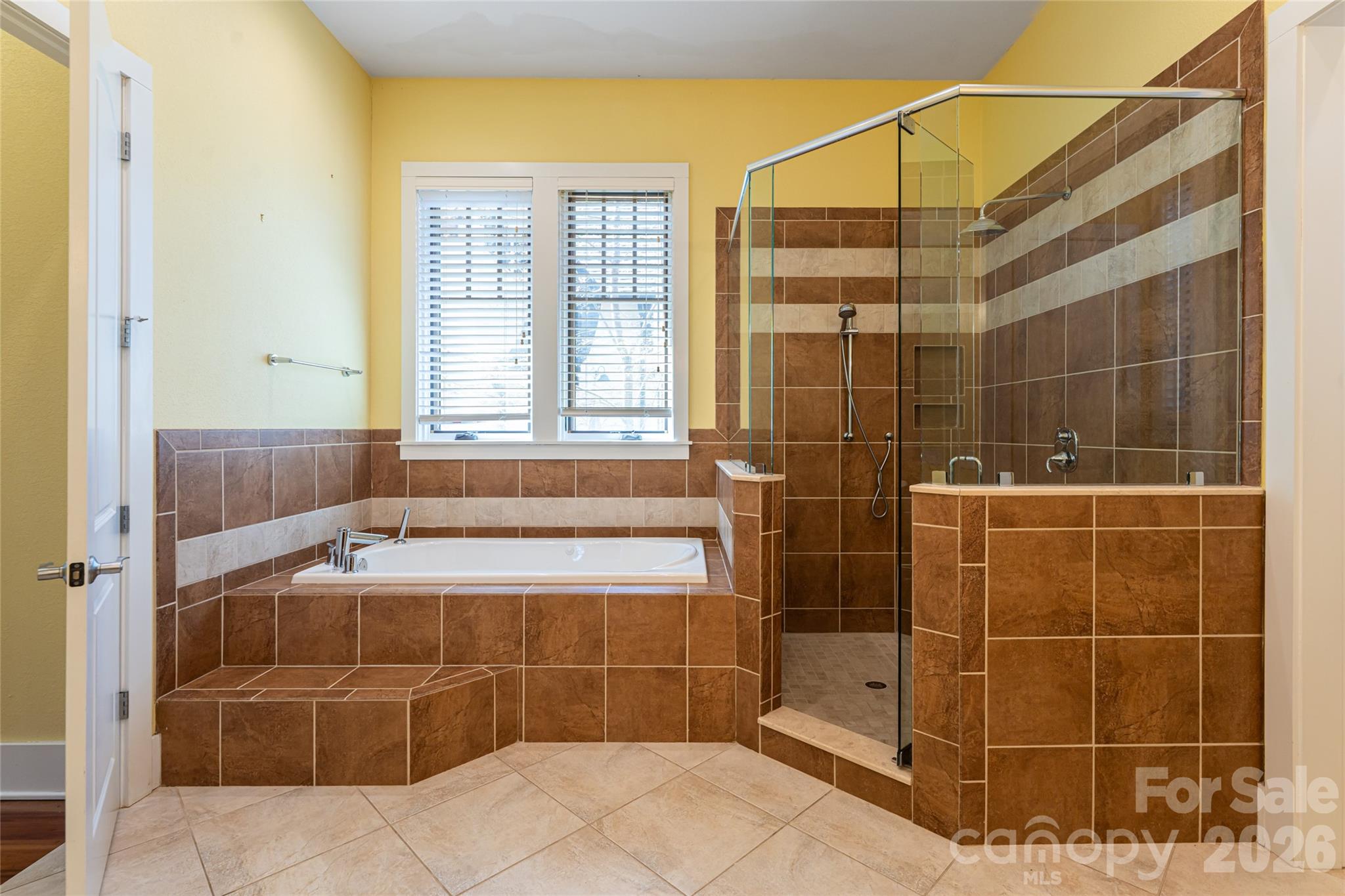 236 Racquet Club Road Property Photo 18