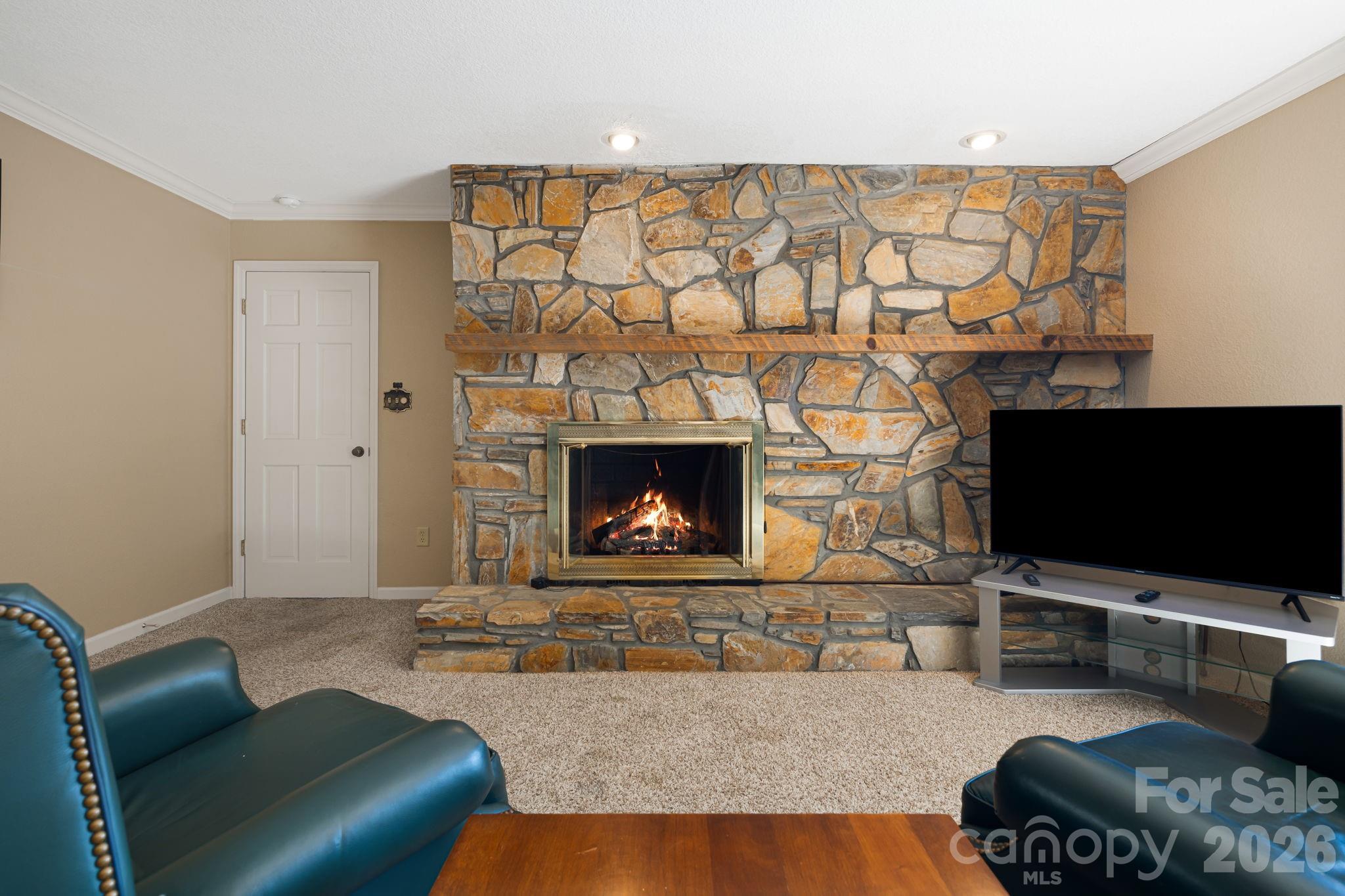326 El Miner Drive Property Photo 8