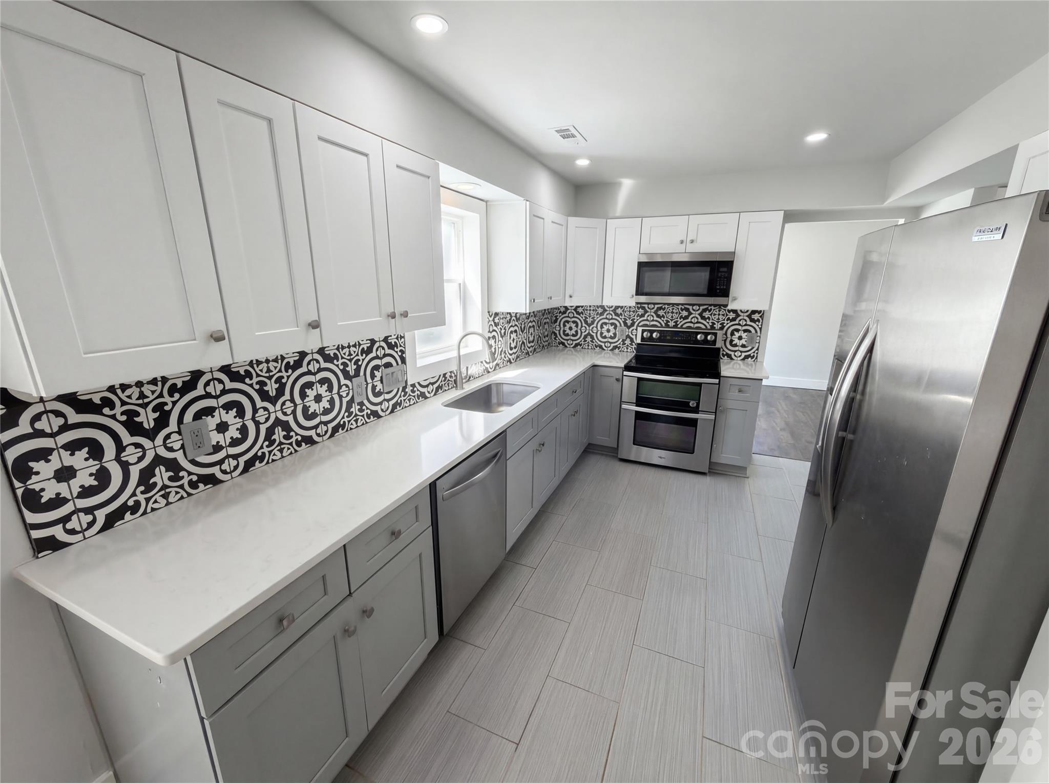 12015 Landen Drive Property Photo 2