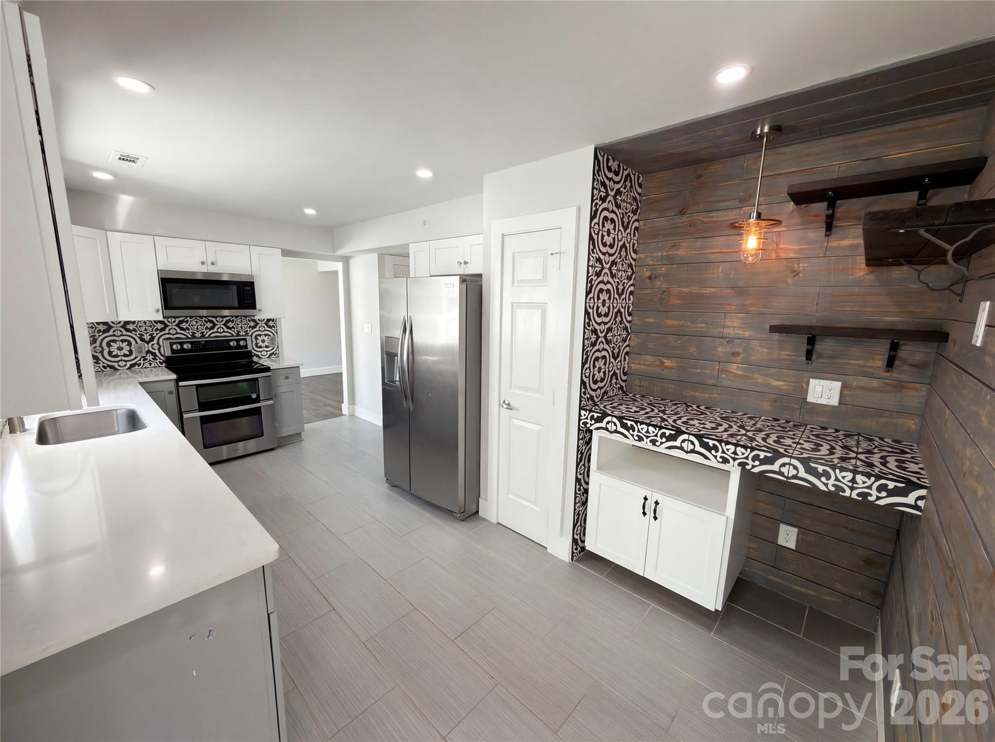12015 Landen Drive Property Photo 9