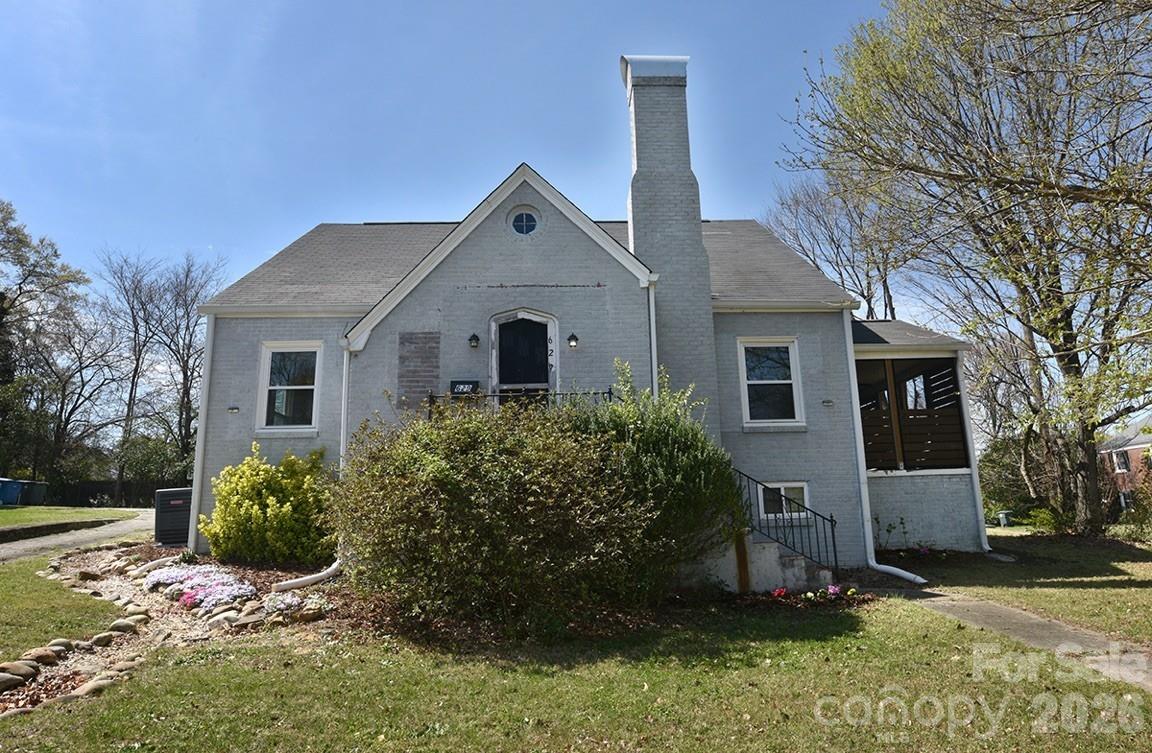 629 W Council Street Property Photo 2