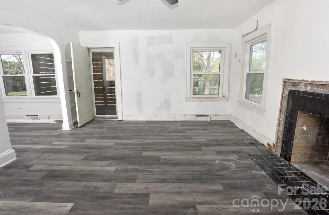 629 W Council Street Property Photo 7