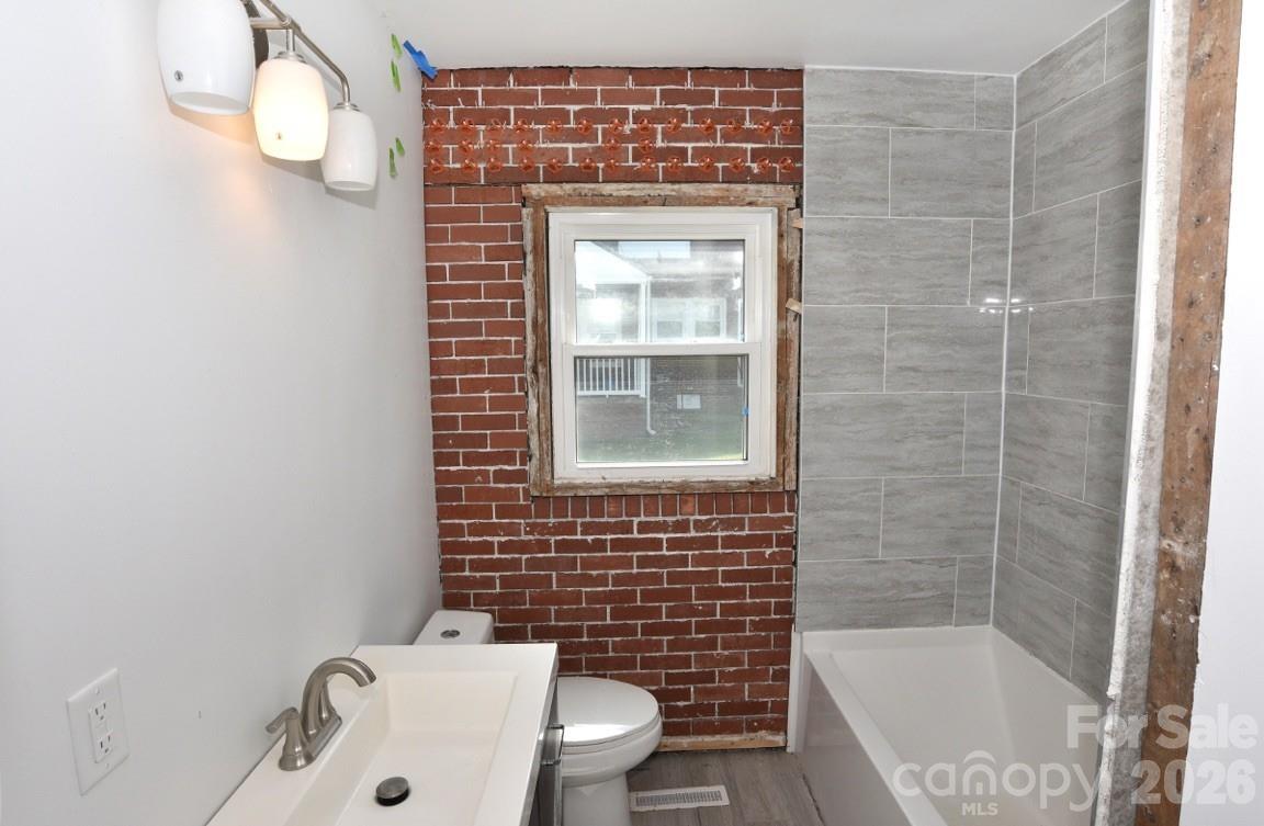 629 W Council Street Property Photo 18