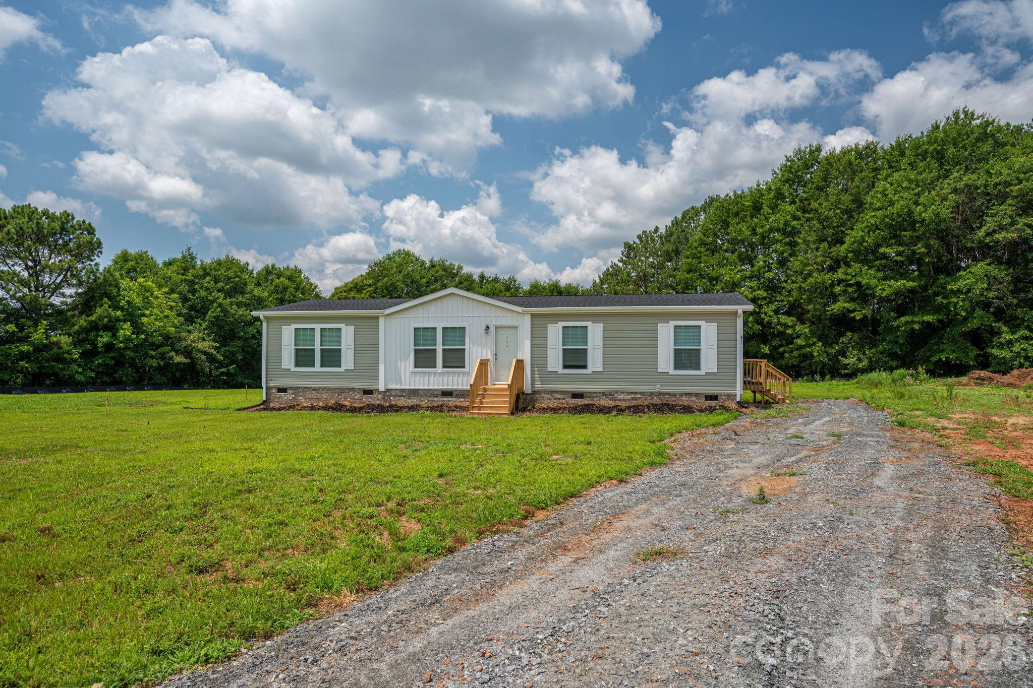 808 W Eagleview Lane Property Photo 3
