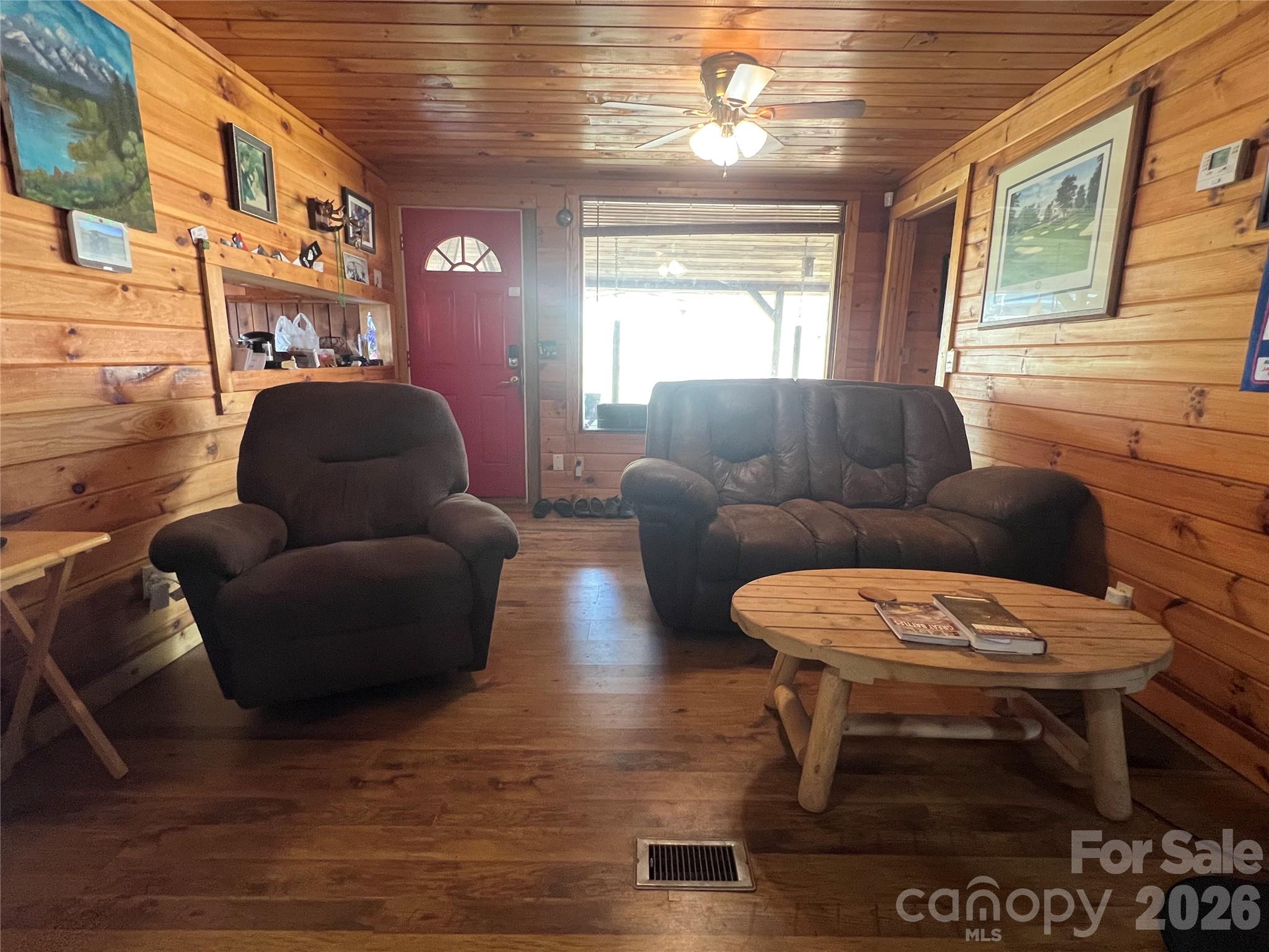 365 Hillbilly Lane Property Photo 3