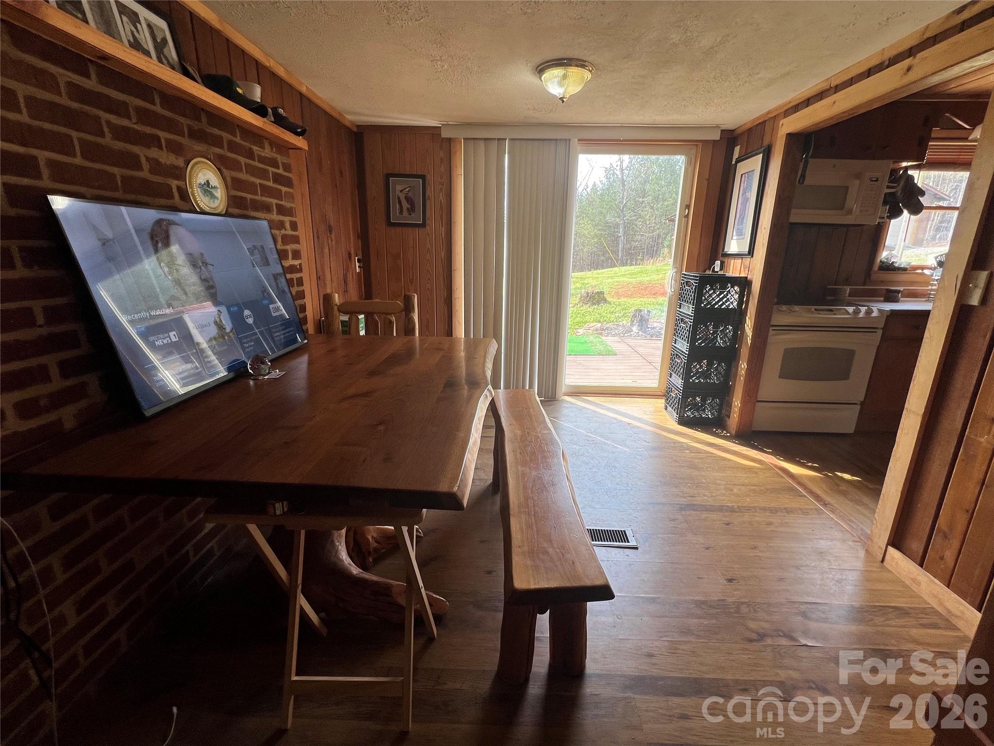 365 Hillbilly Lane Property Photo 6