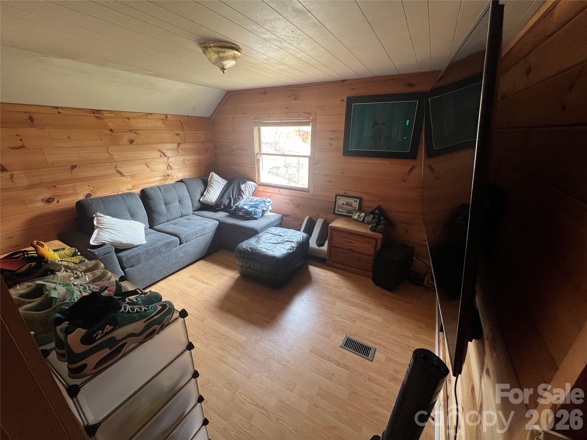 365 Hillbilly Lane Property Photo 8