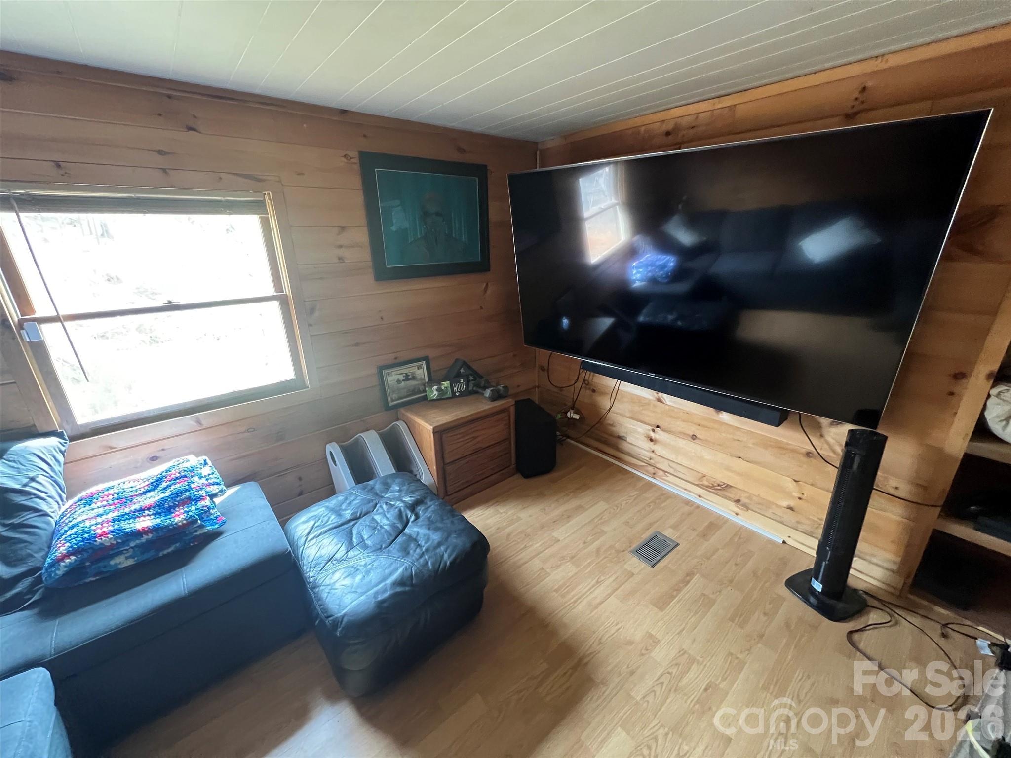365 Hillbilly Lane Property Photo 9