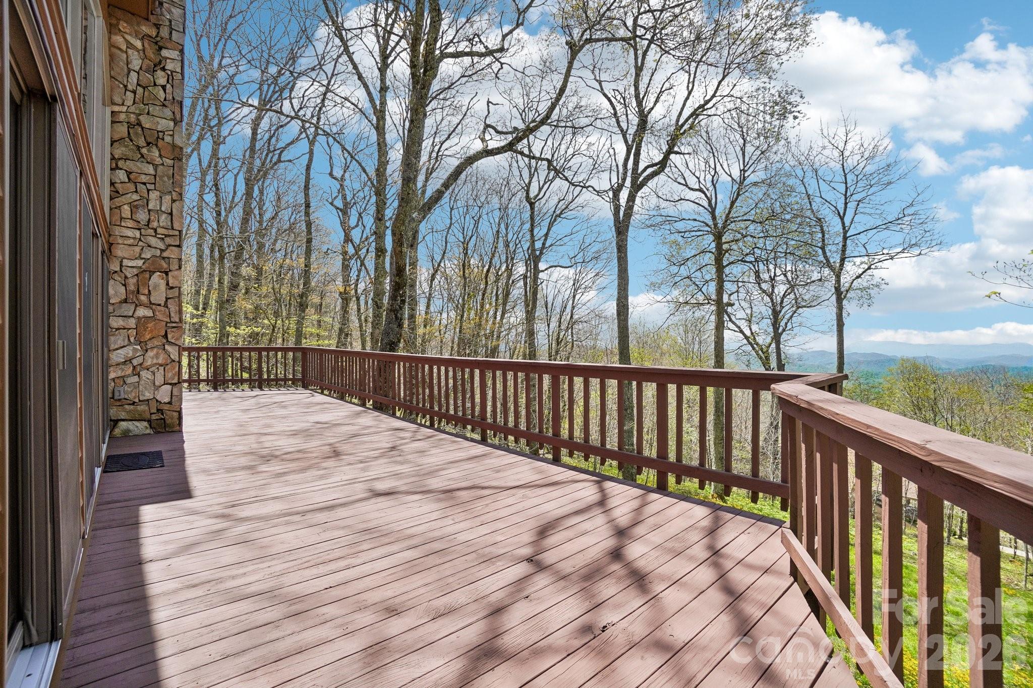 34 Wolfs Head Court Property Photo 12