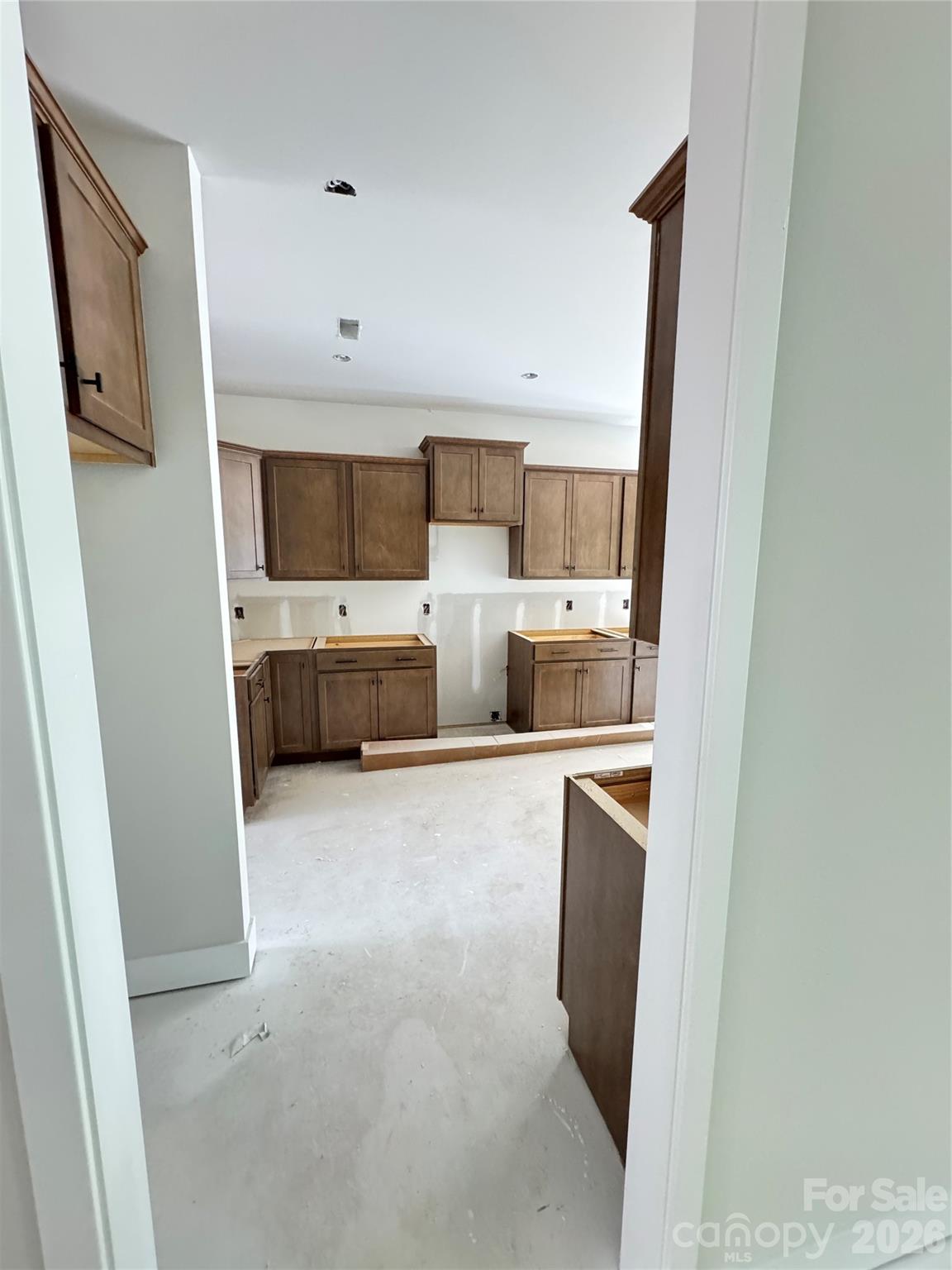 1085 Kildare Drive 67 Property Photo 4