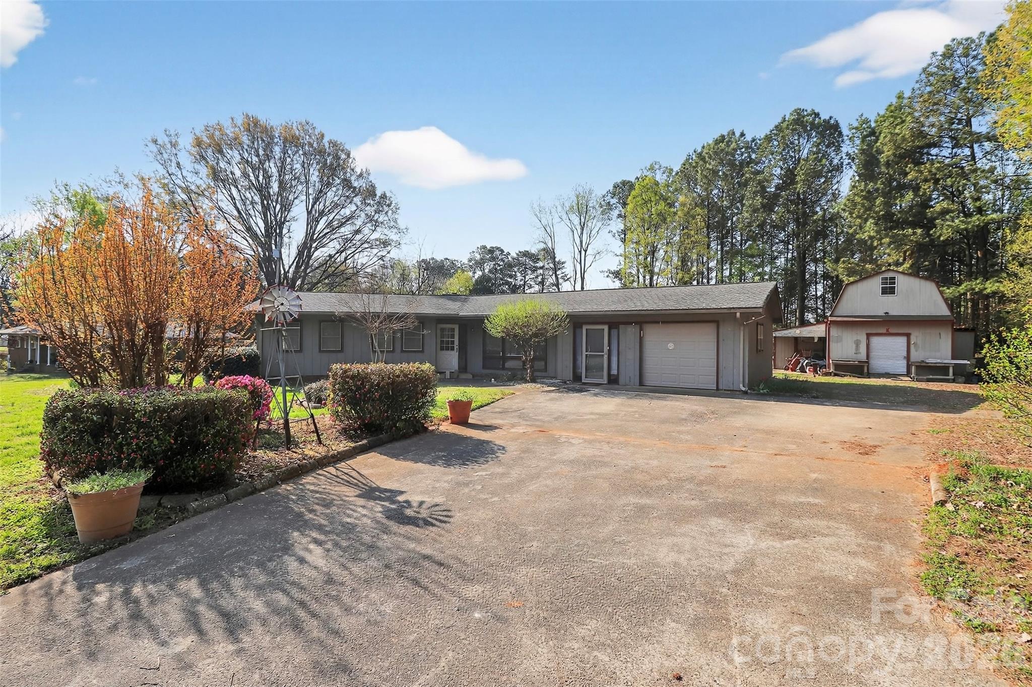 9516 Westmoreland Road Property Photo 3