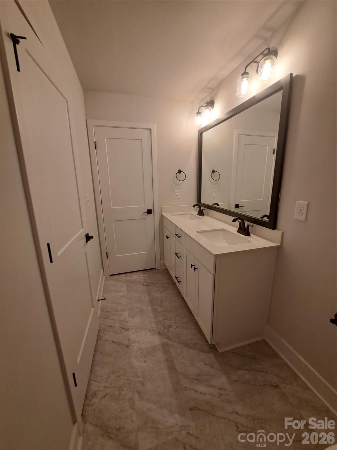 1095 Kildare Drive 68 Property Photo 19