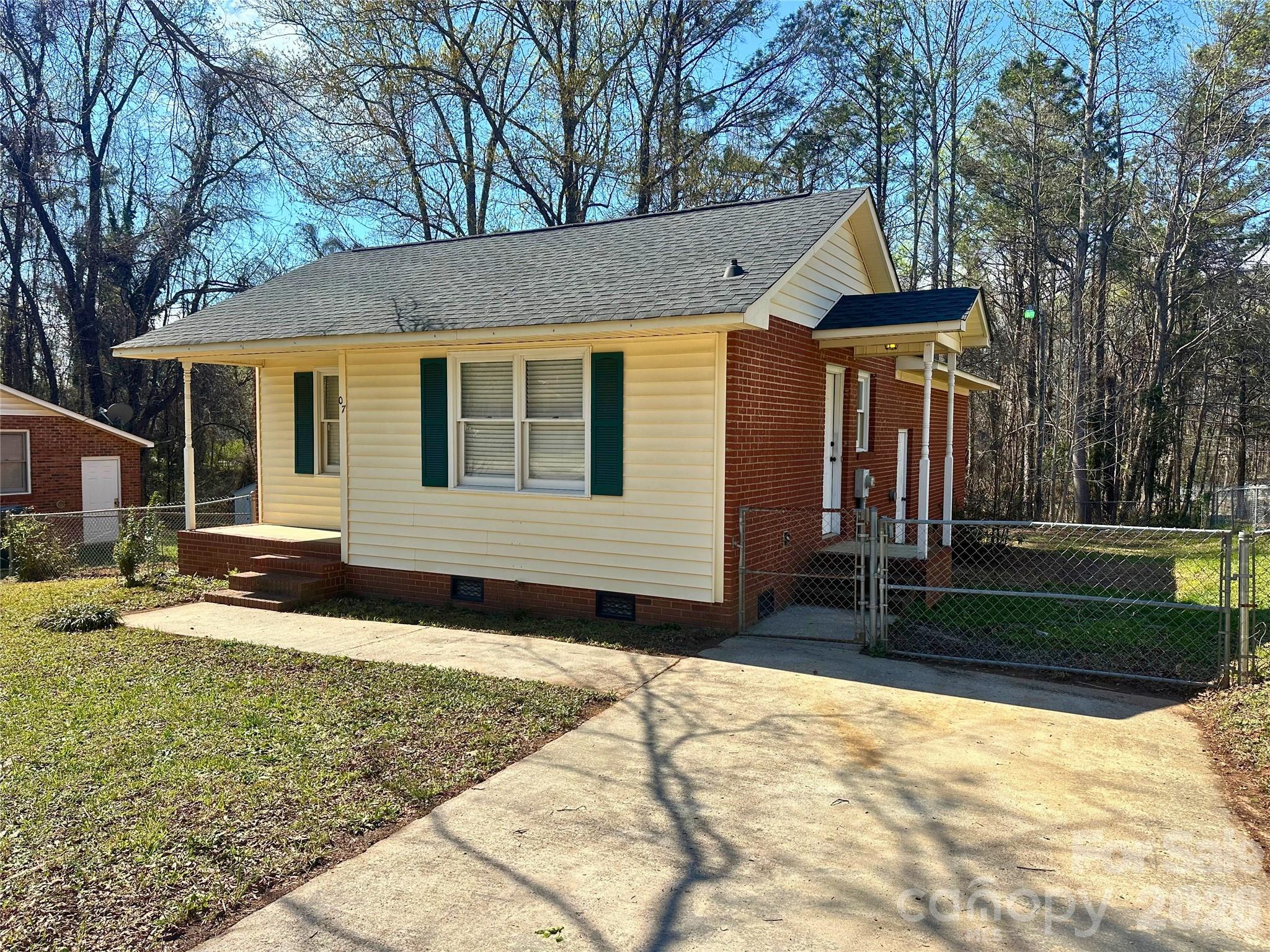 7 Rosewood Lane Property Photo 3