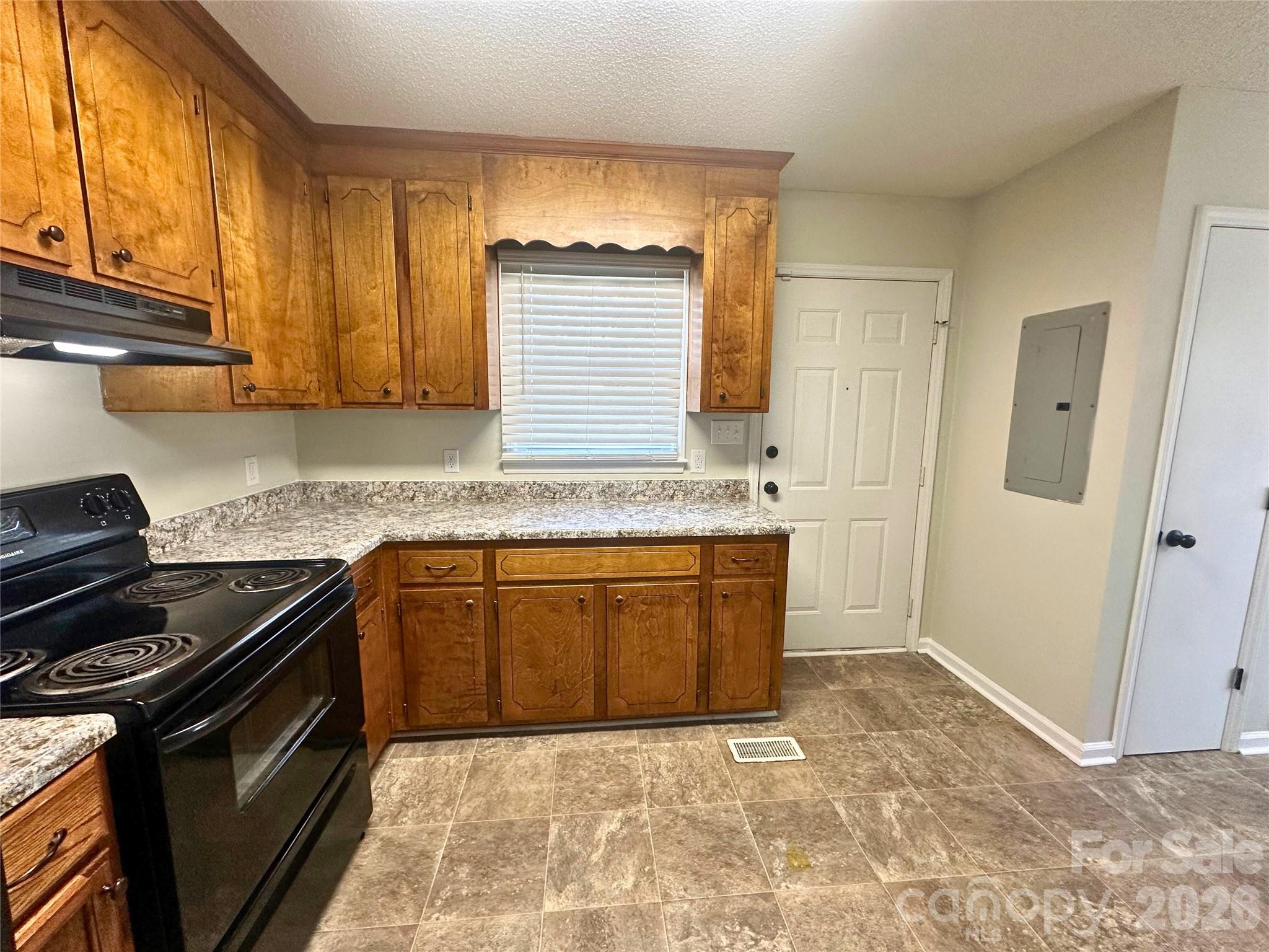 7 Rosewood Lane Property Photo 8