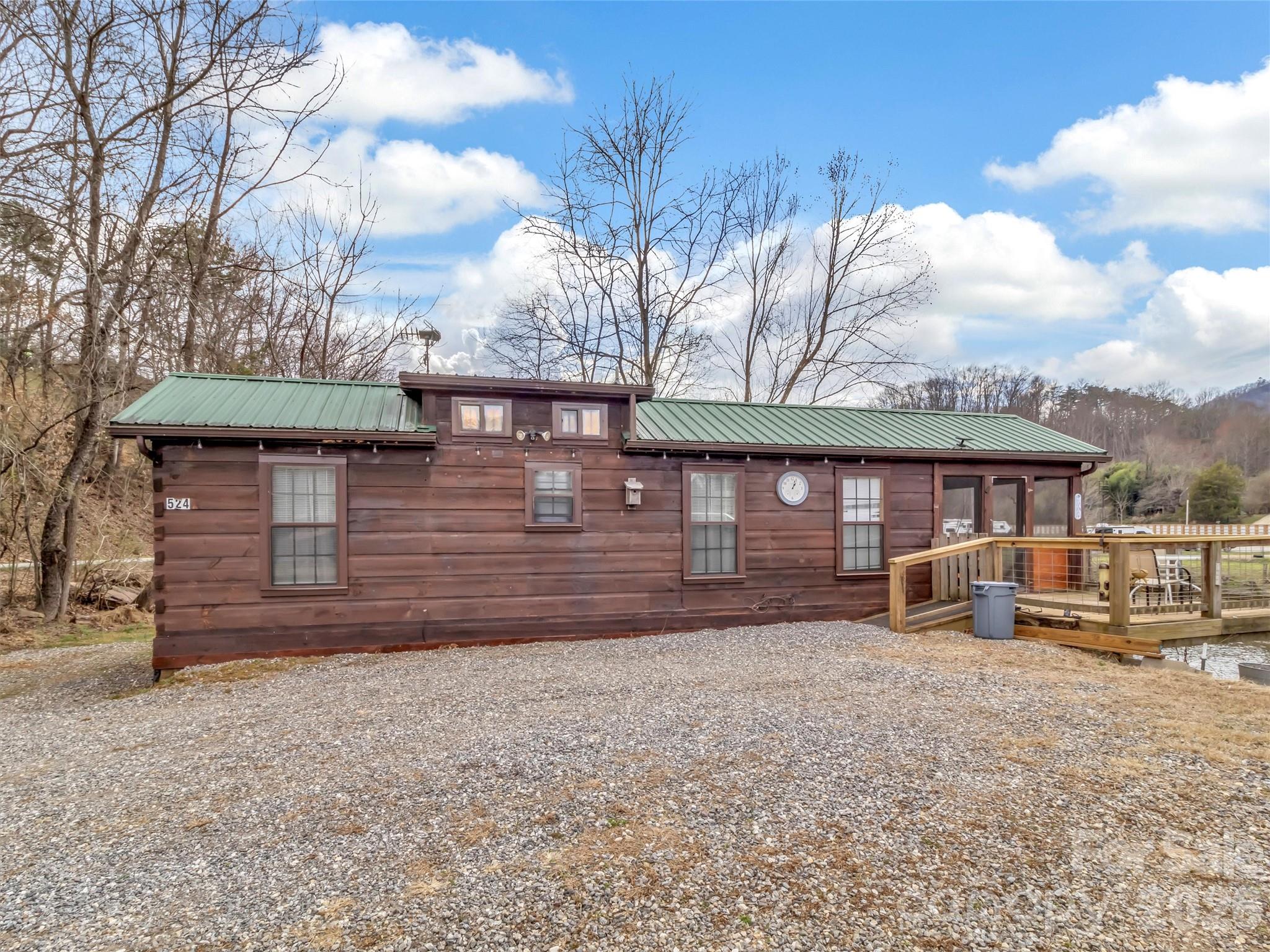 522 N River Road Property Photo 7