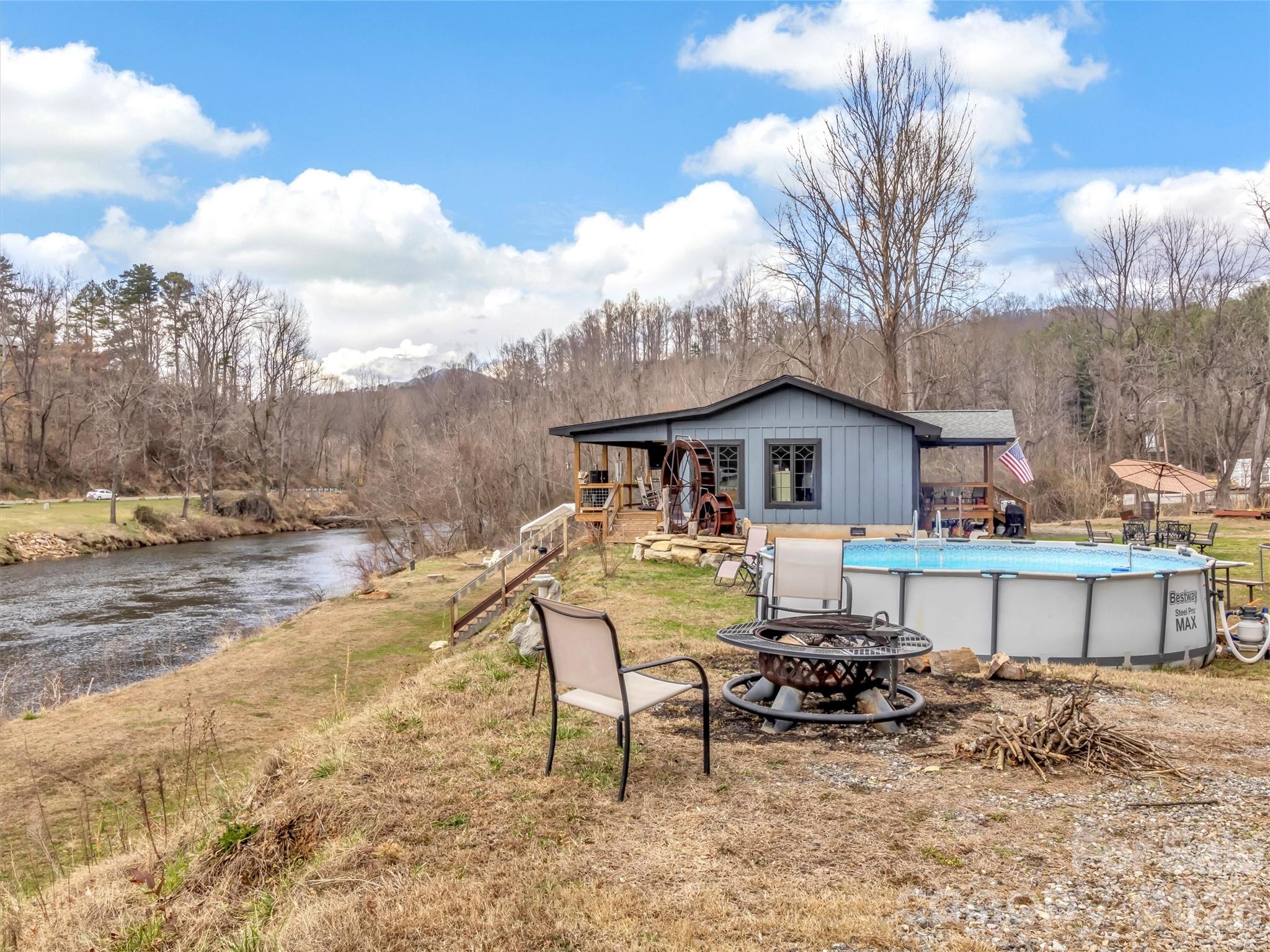 522 N River Road Property Photo 10