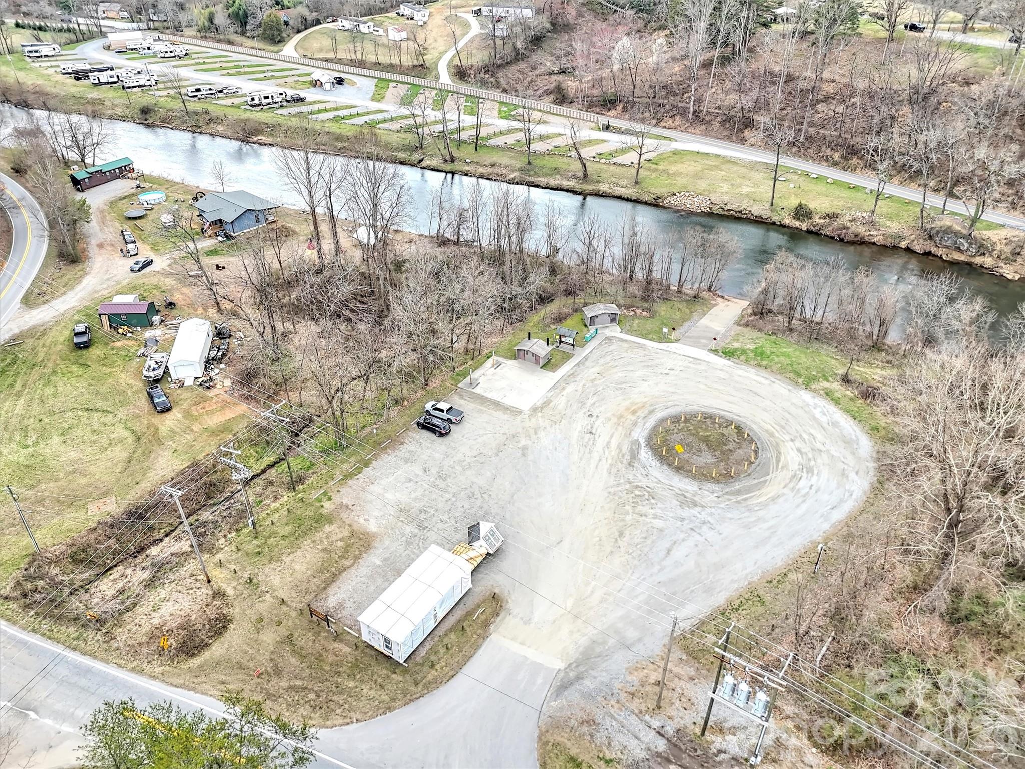 522 N River Road Property Photo 13