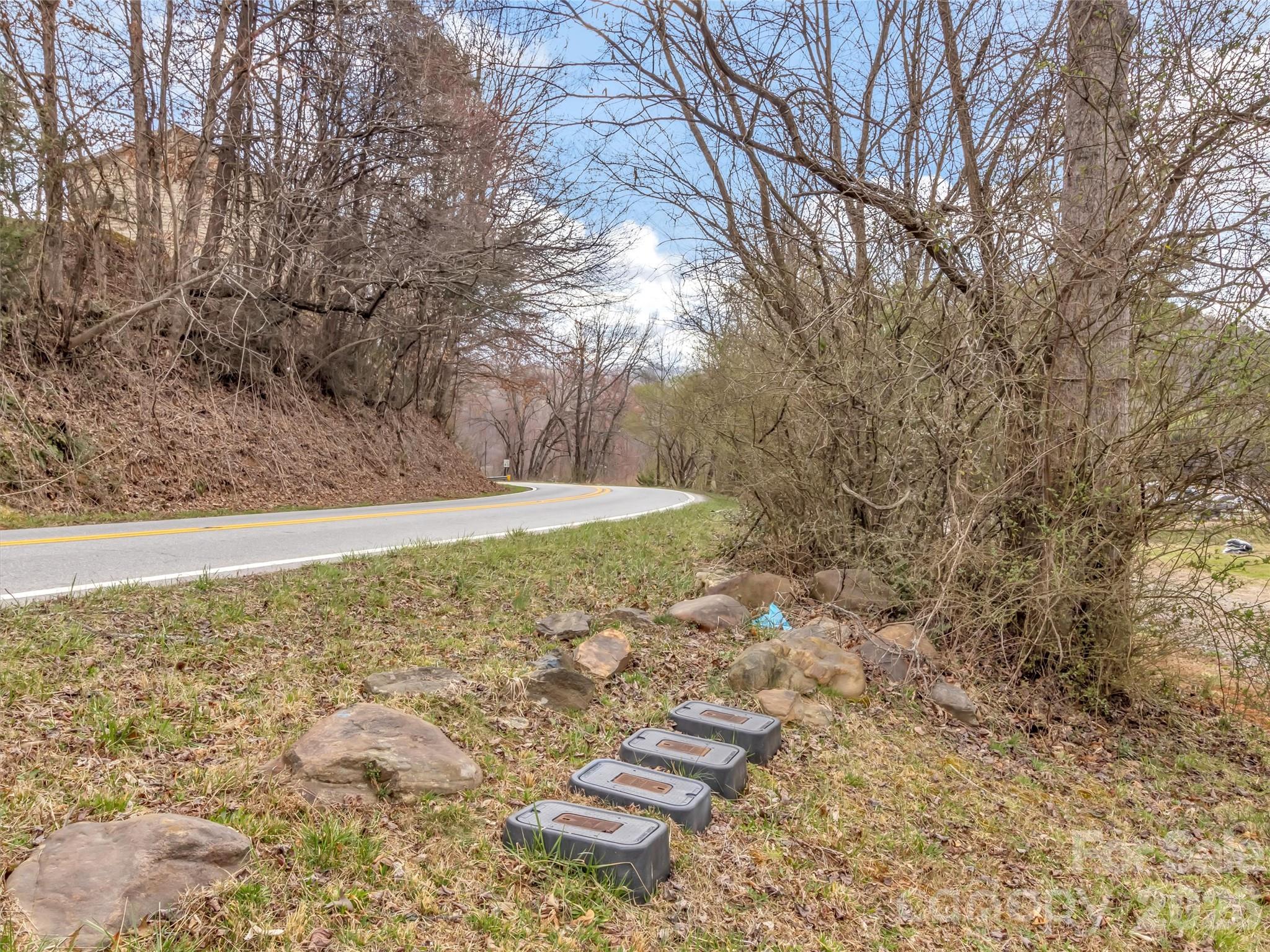 522 N River Road Property Photo 16