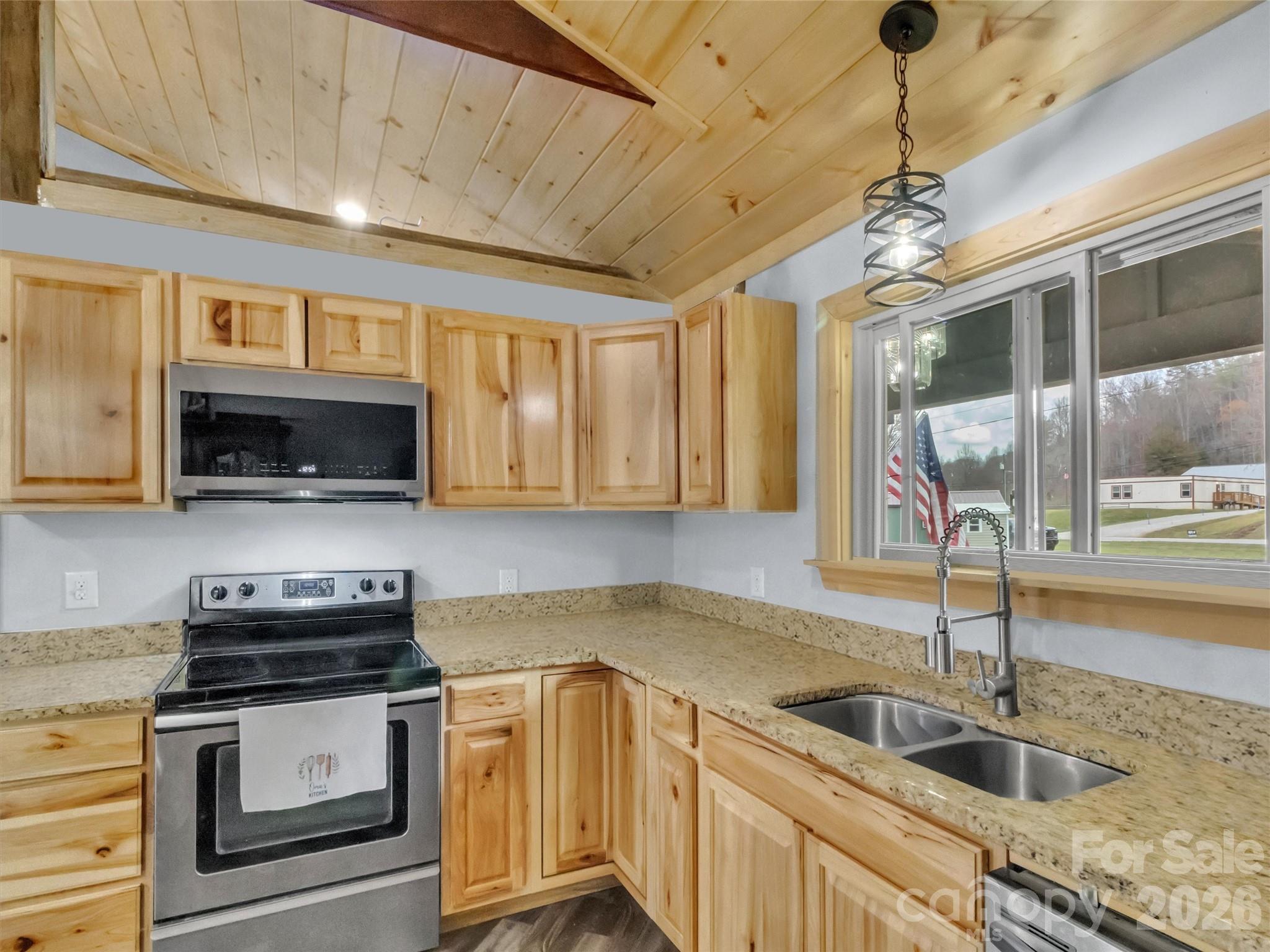 522 N River Road Property Photo 25