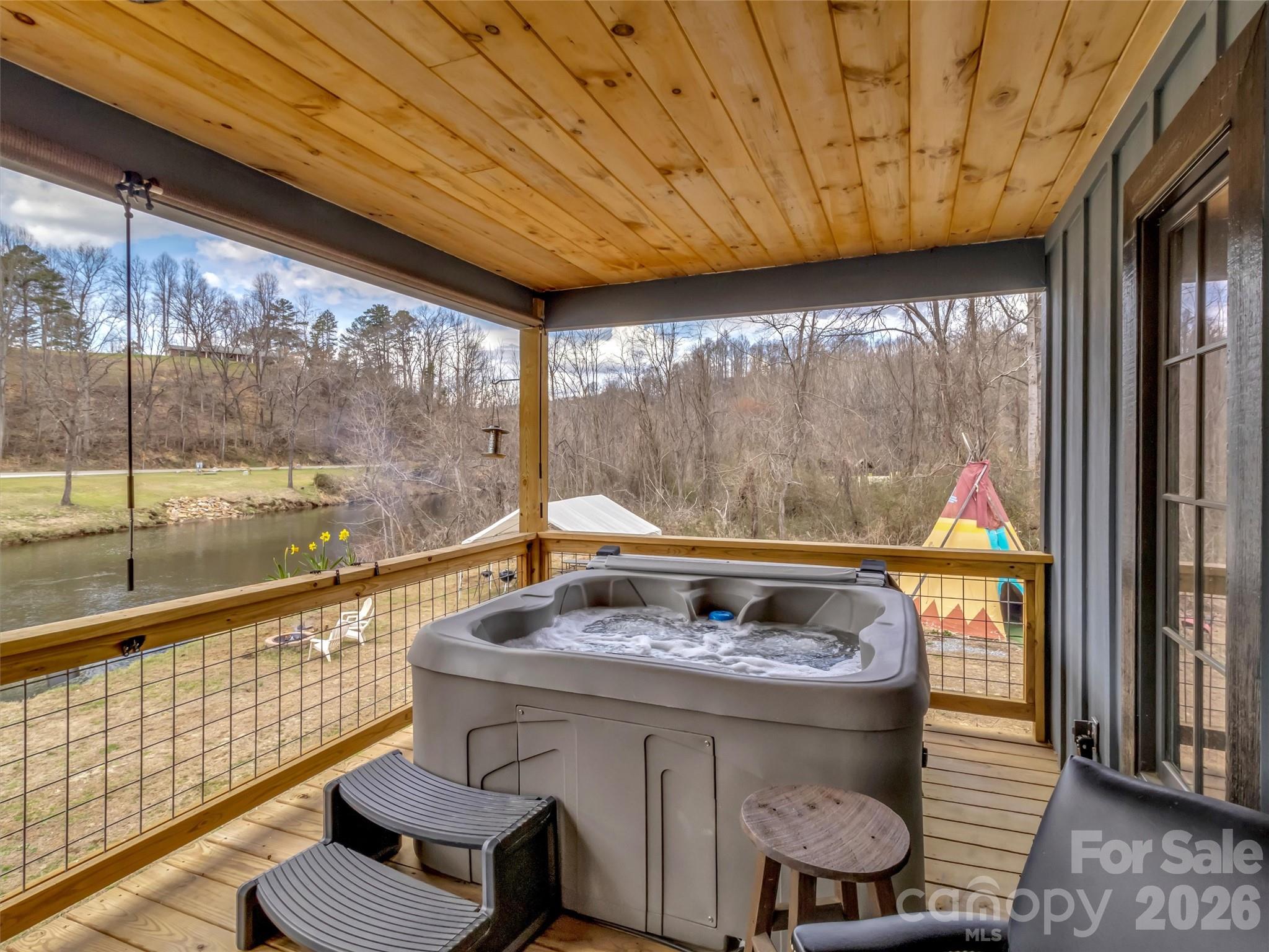 522 N River Road Property Photo 27