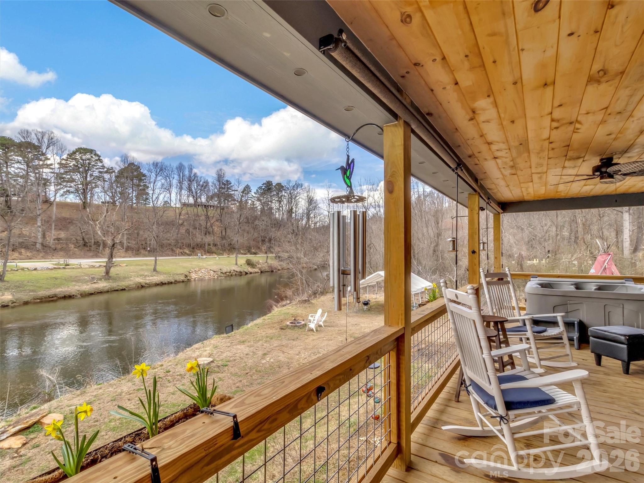 522 N River Road Property Photo 28