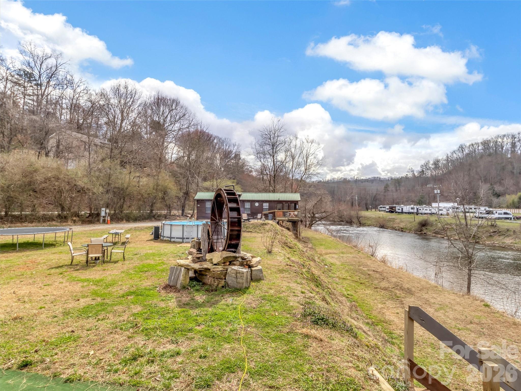 522 N River Road Property Photo 29