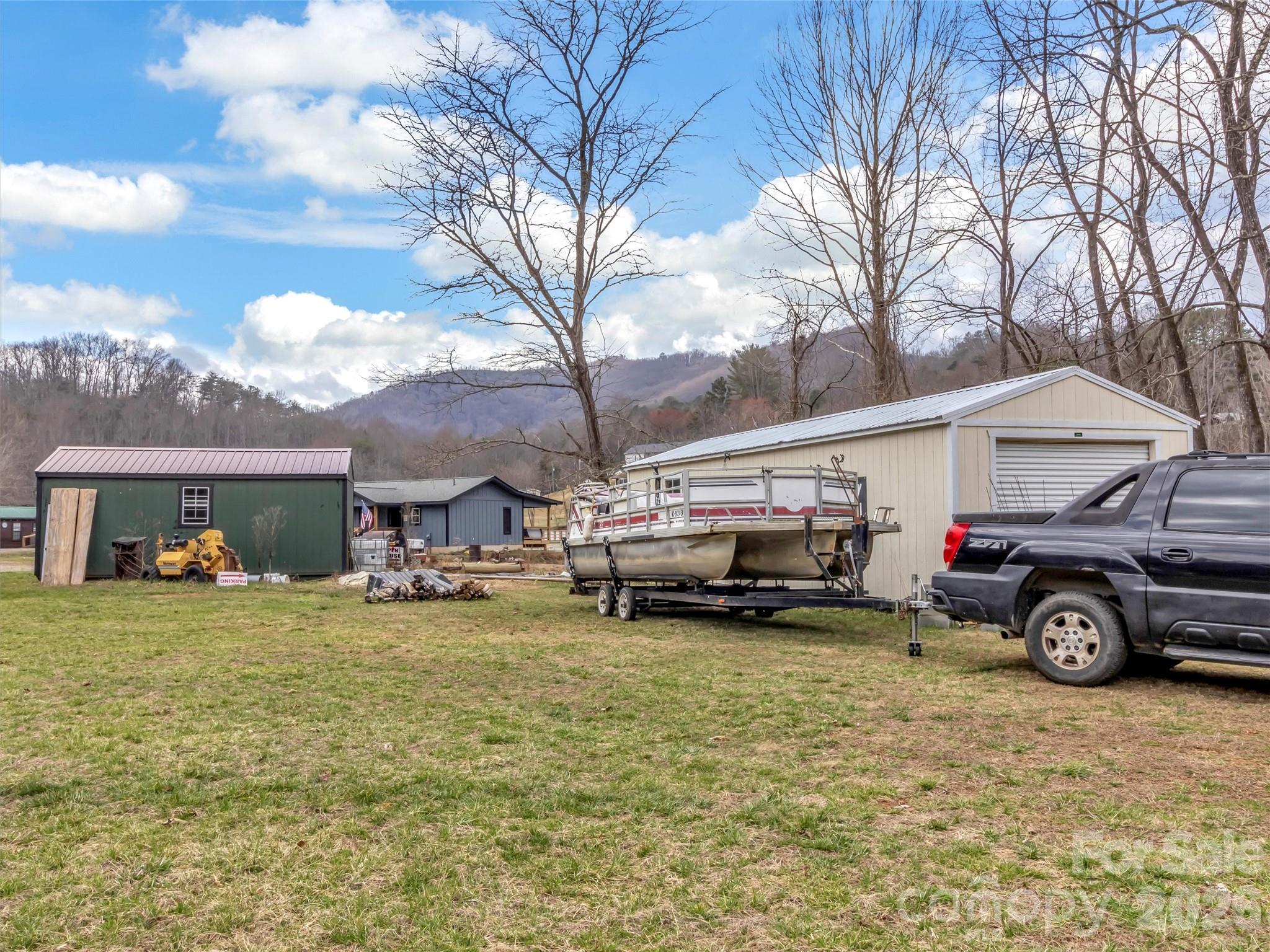 522 N River Road Property Photo 30