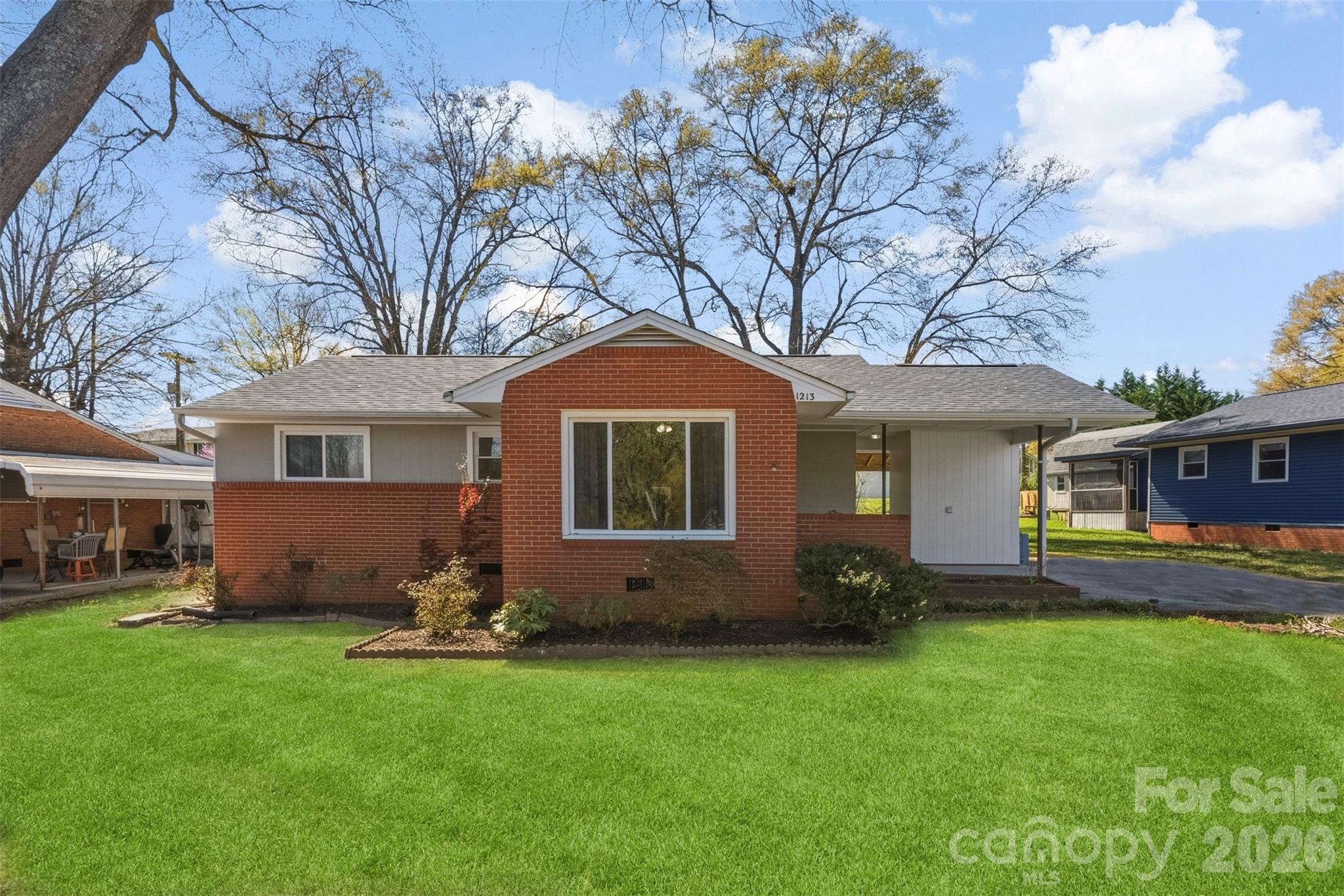 1213 E Park Drive Property Photo 1