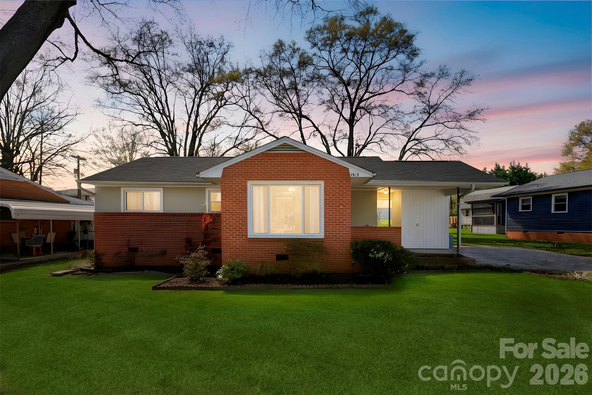 1213 E Park Drive Property Photo 2