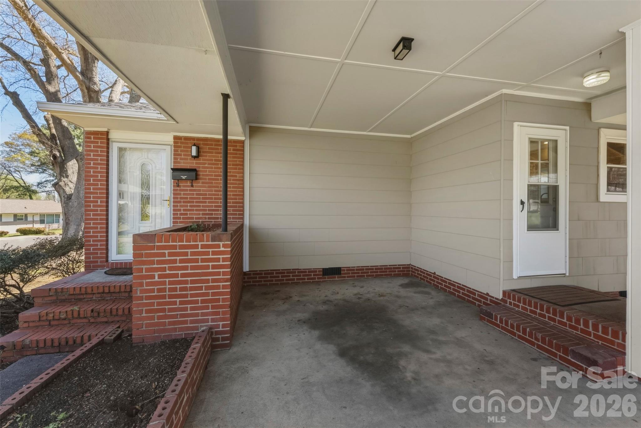 1213 E Park Drive Property Photo 4