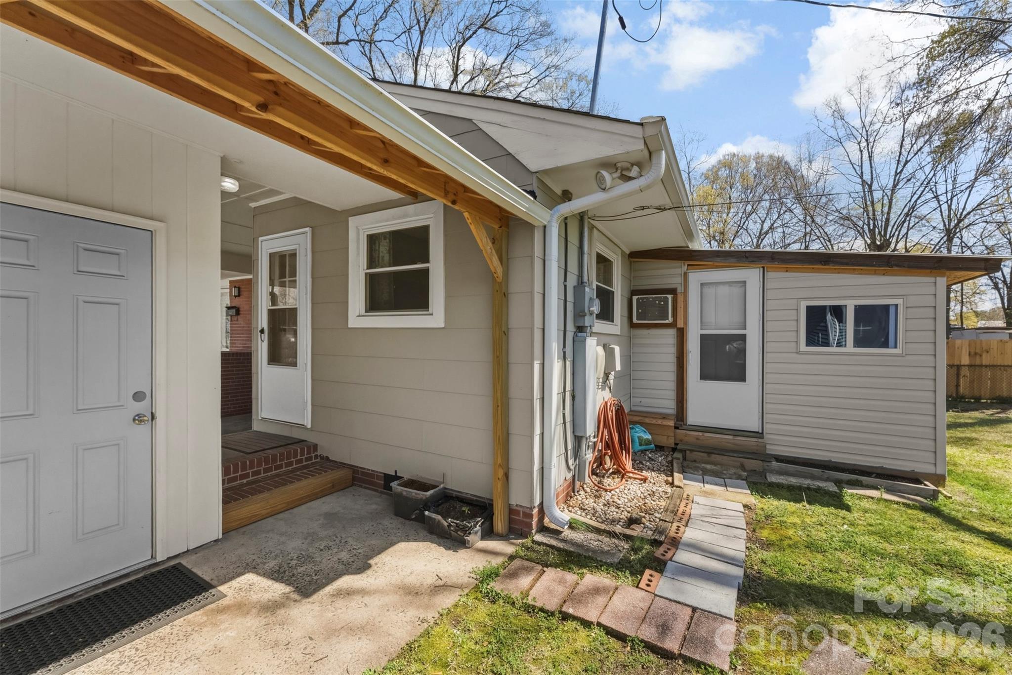 1213 E Park Drive Property Photo 5