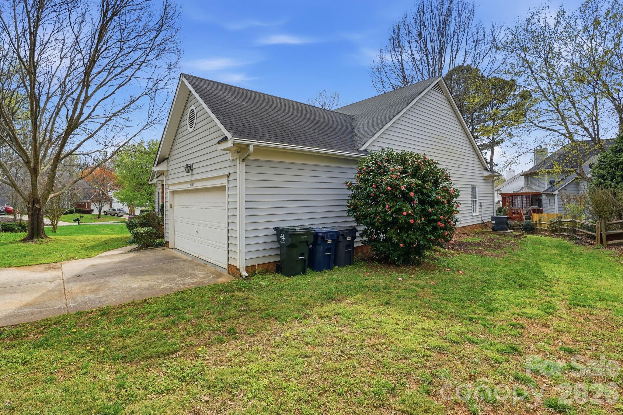 15733 Berryfield Street Property Photo 3