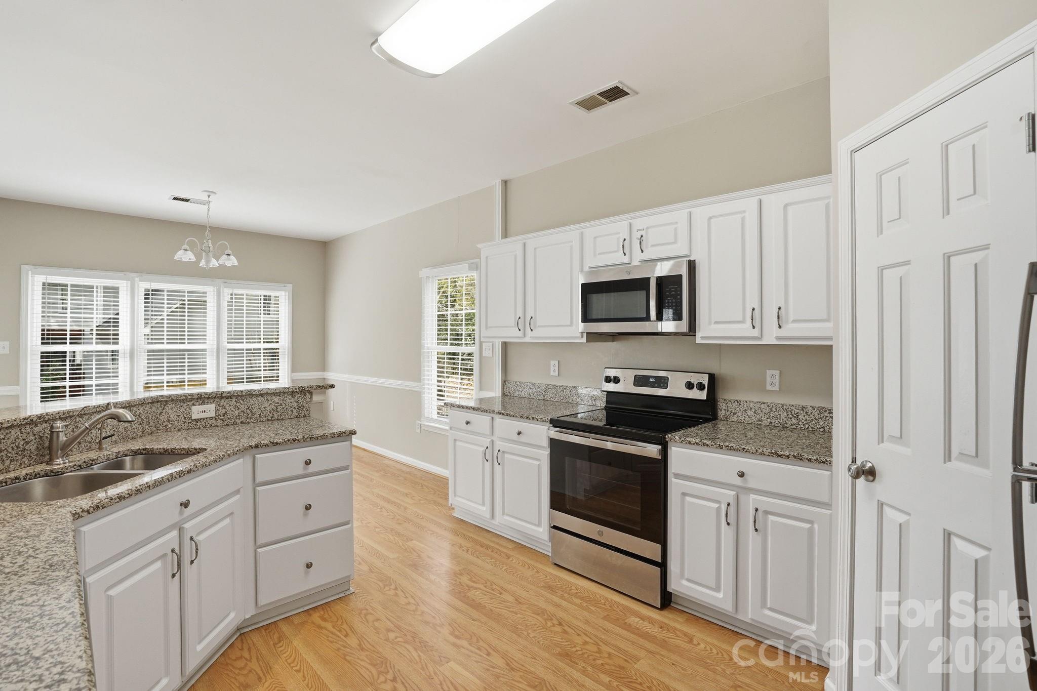 15733 Berryfield Street Property Photo 19