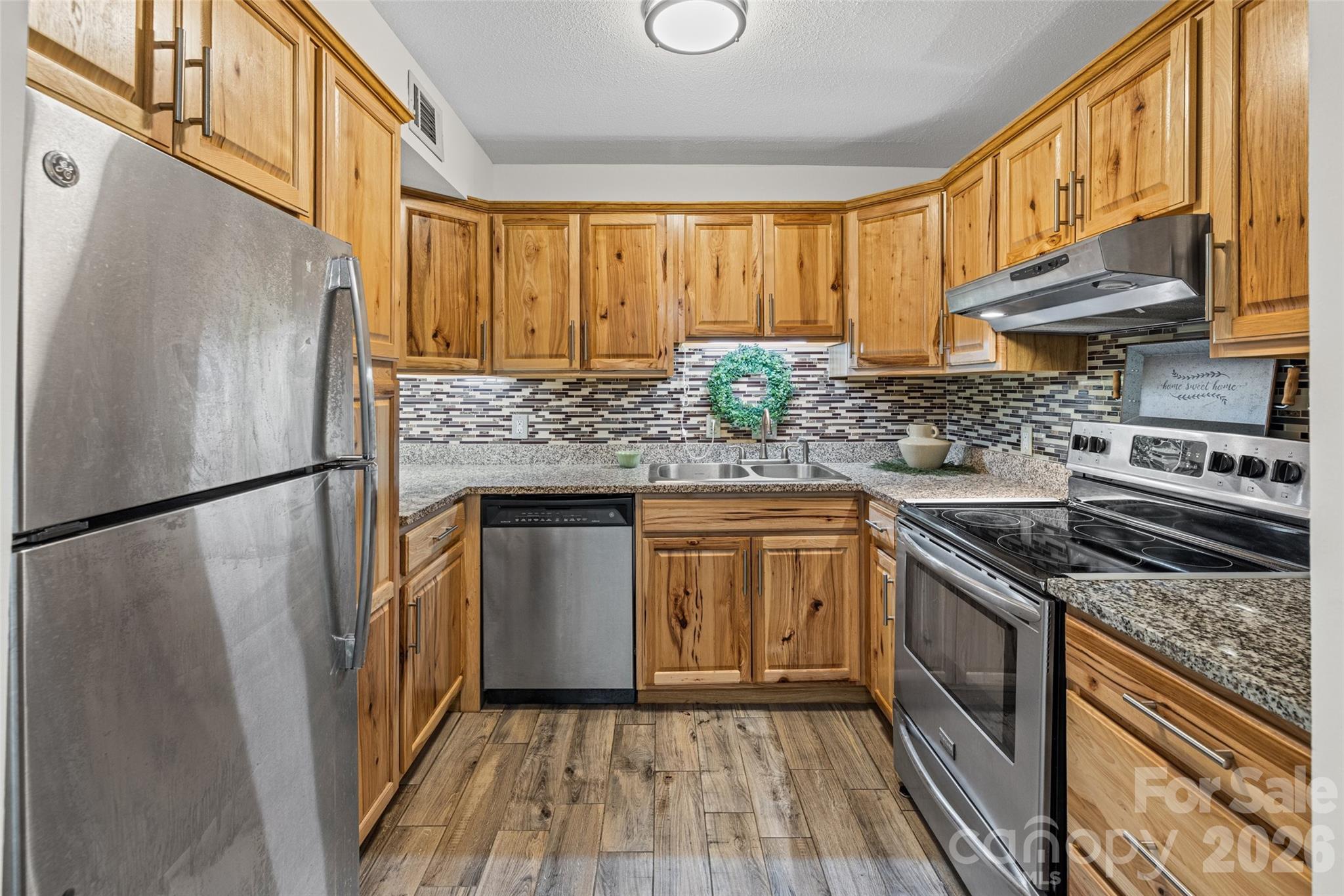 2636 Park Road B Property Photo 1