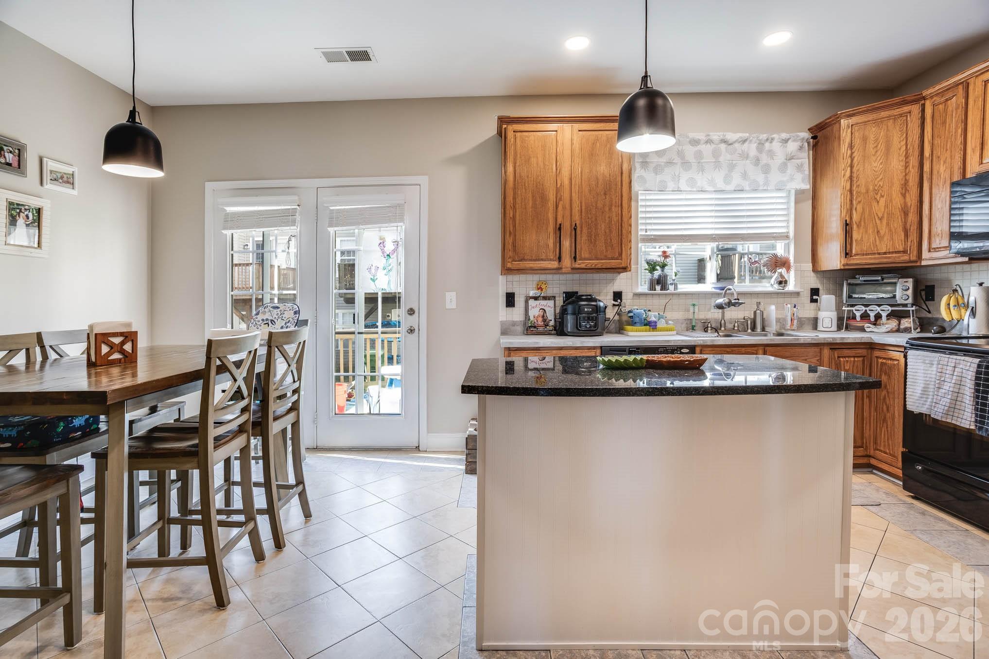 128 Rock Ridge Lane Property Photo 8