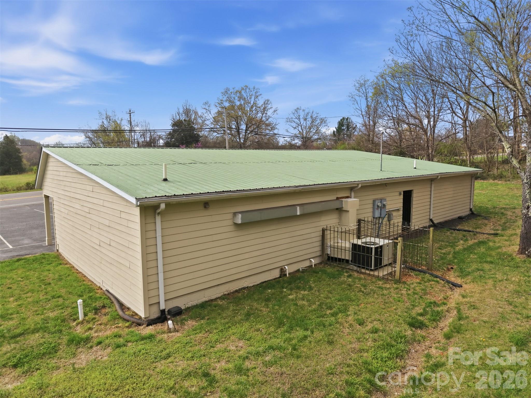 2504 Newton Drive Property Photo 4