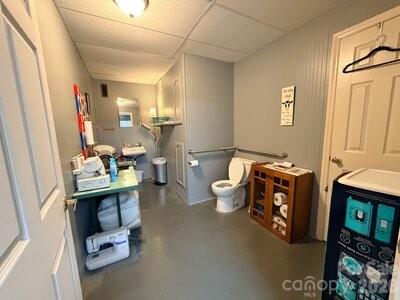2504 Newton Drive Property Photo 15