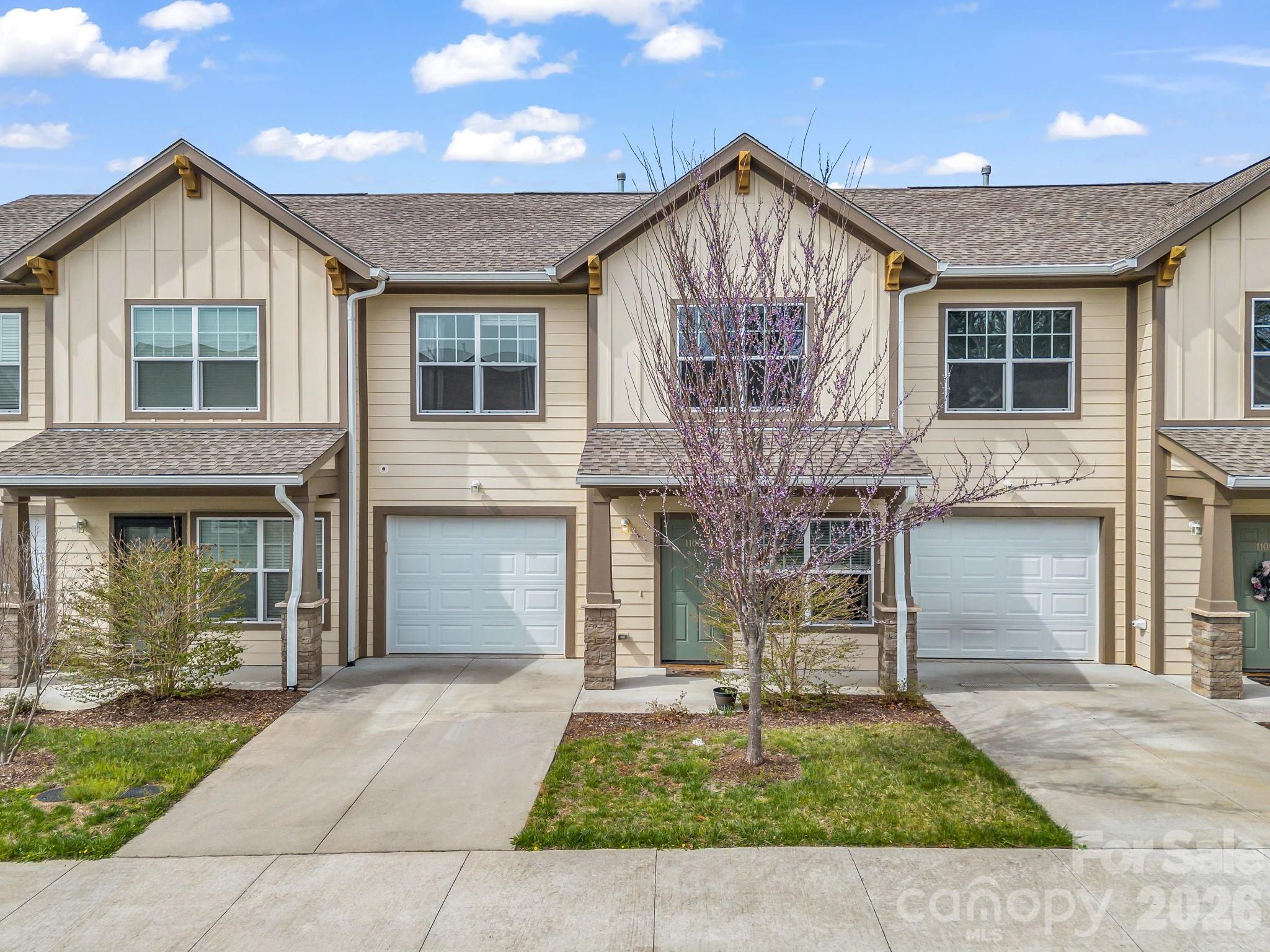 1106 Lynwood Forest Road Property Photo 1