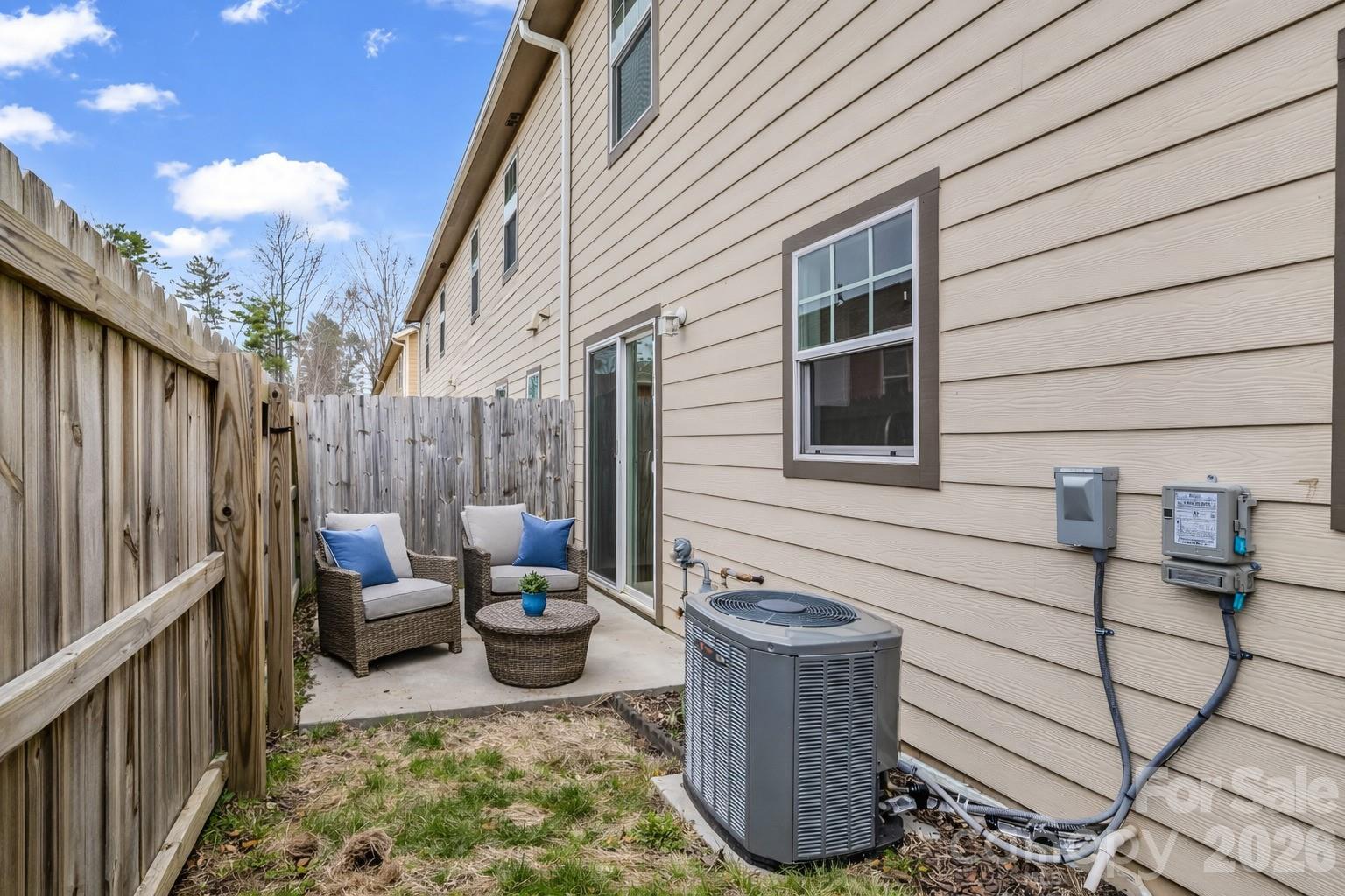 1106 Lynwood Forest Road Property Photo 5