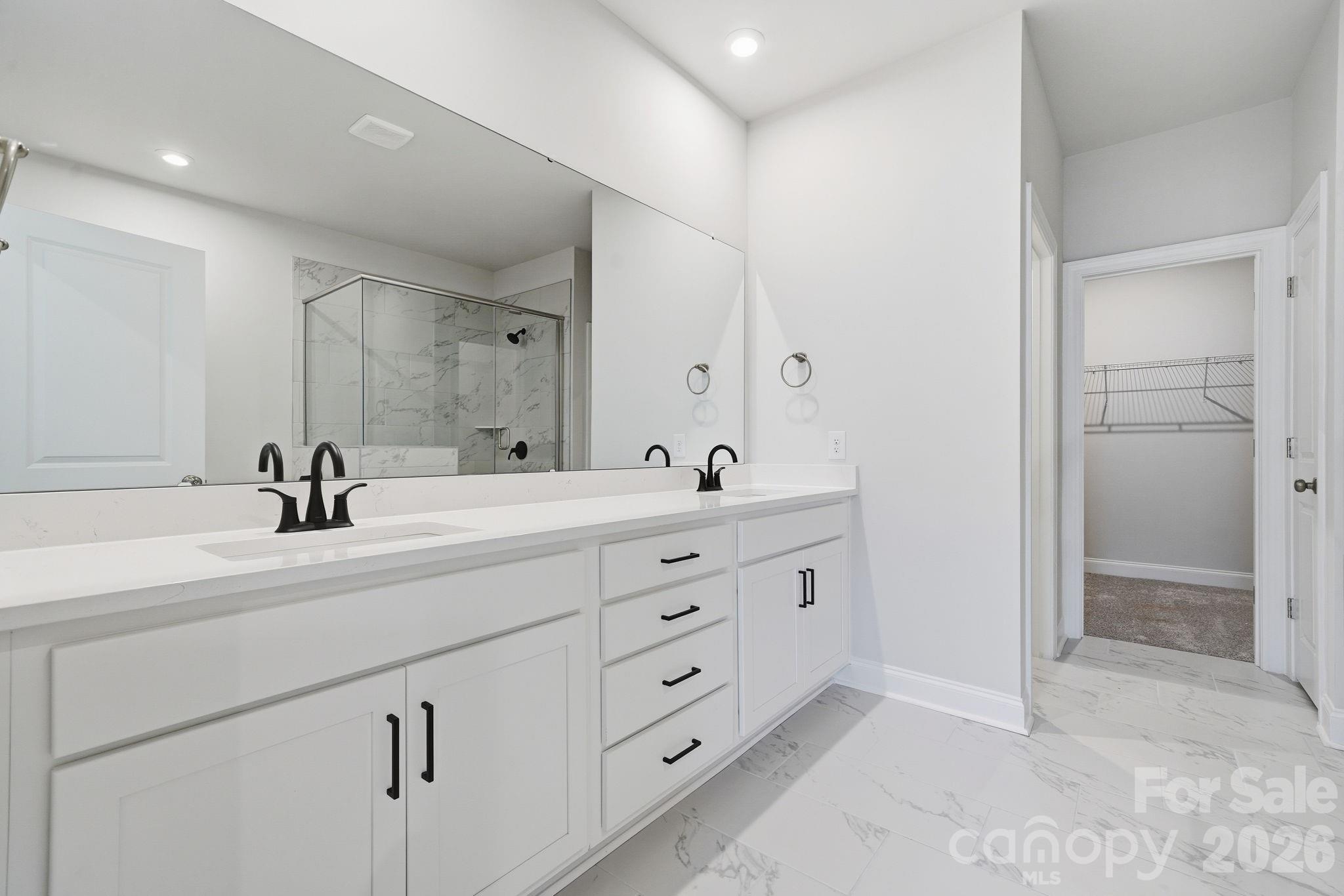 1823 Viewfield Road Property Photo 6