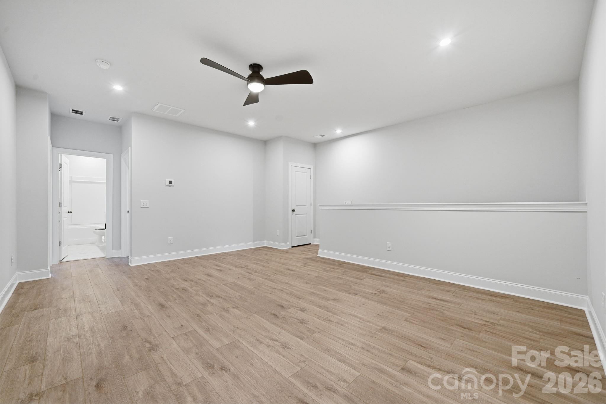1823 Viewfield Road Property Photo 19